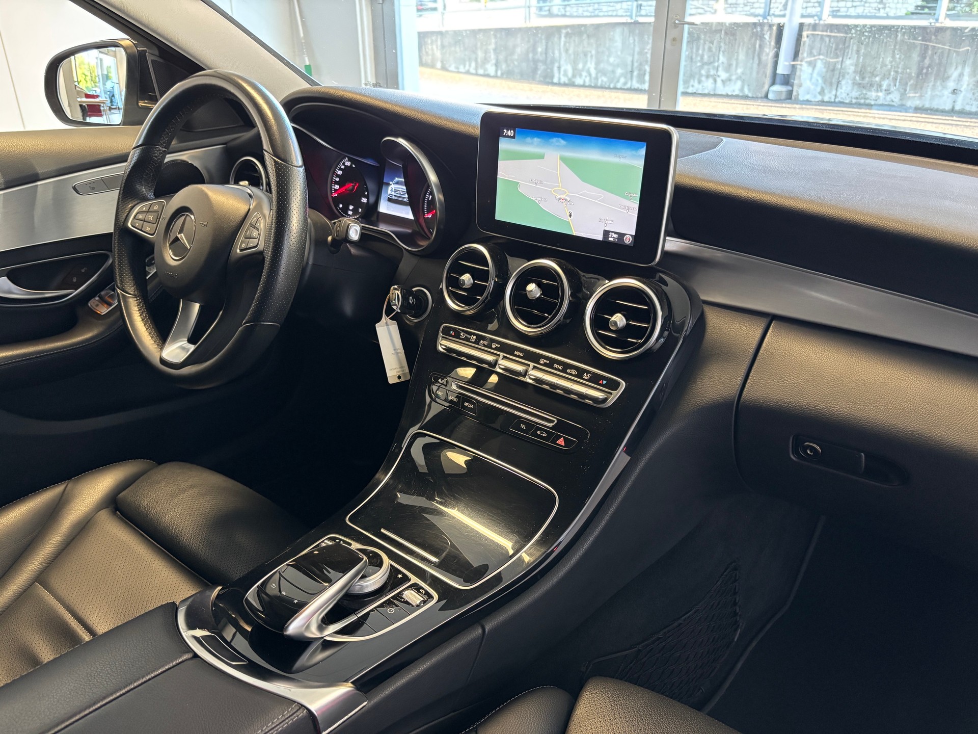 MERCEDES-BENZ C 250 d Swiss Star Avantgarde 4Matic 9G-Tronic-image-8
