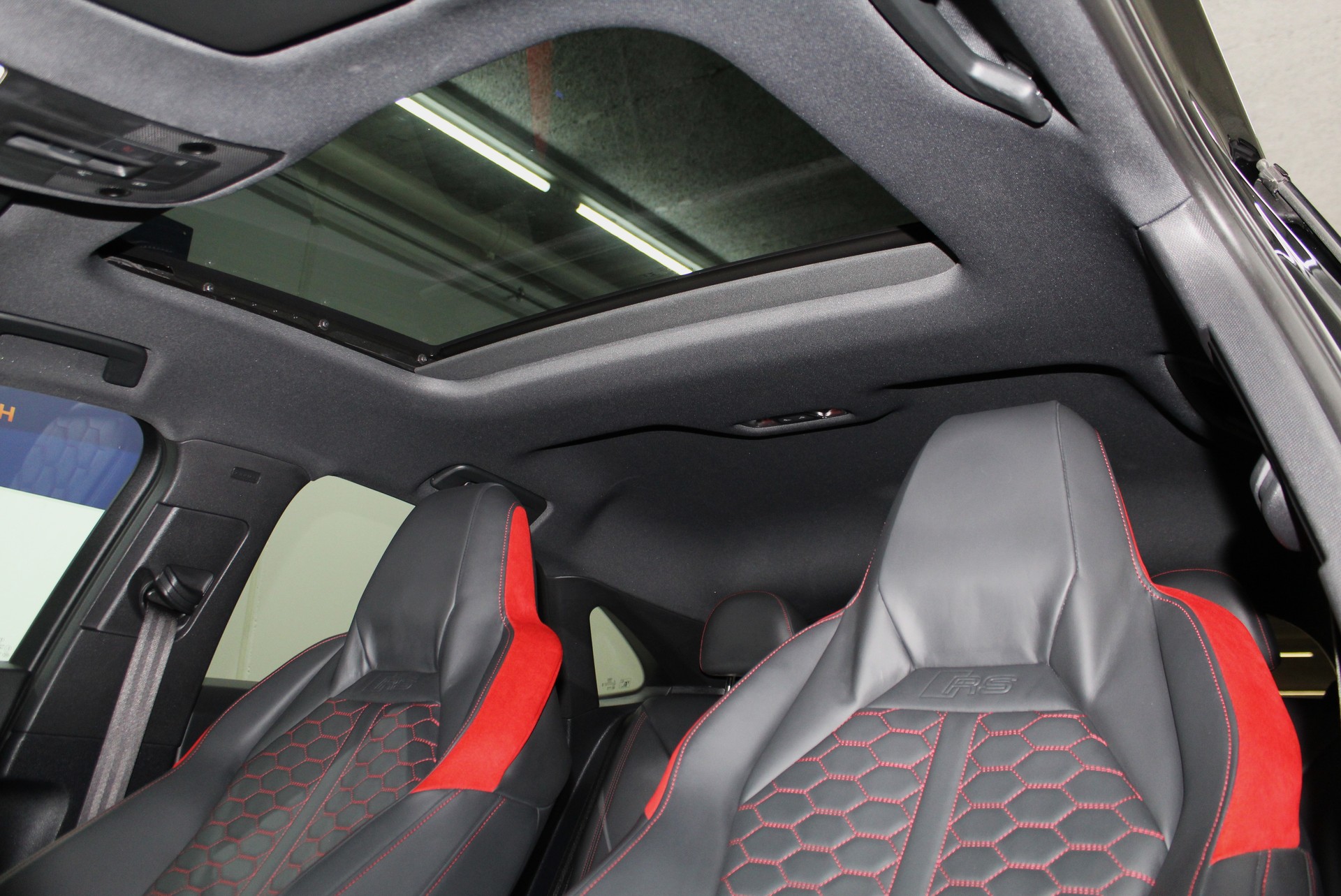 AUDI RS Q3 Sportback quattro S tronic RS-Designpaket rot / CH-Fahrzeug-image-8