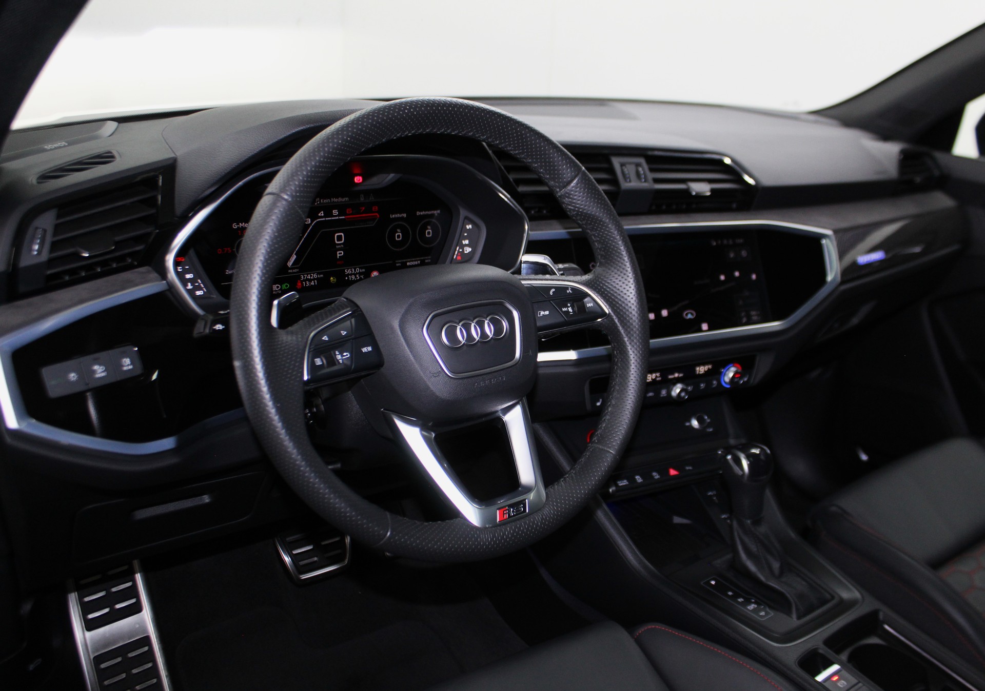 AUDI RS Q3 Sportback quattro S tronic RS-Designpaket rot / CH-Fahrzeug-image-10