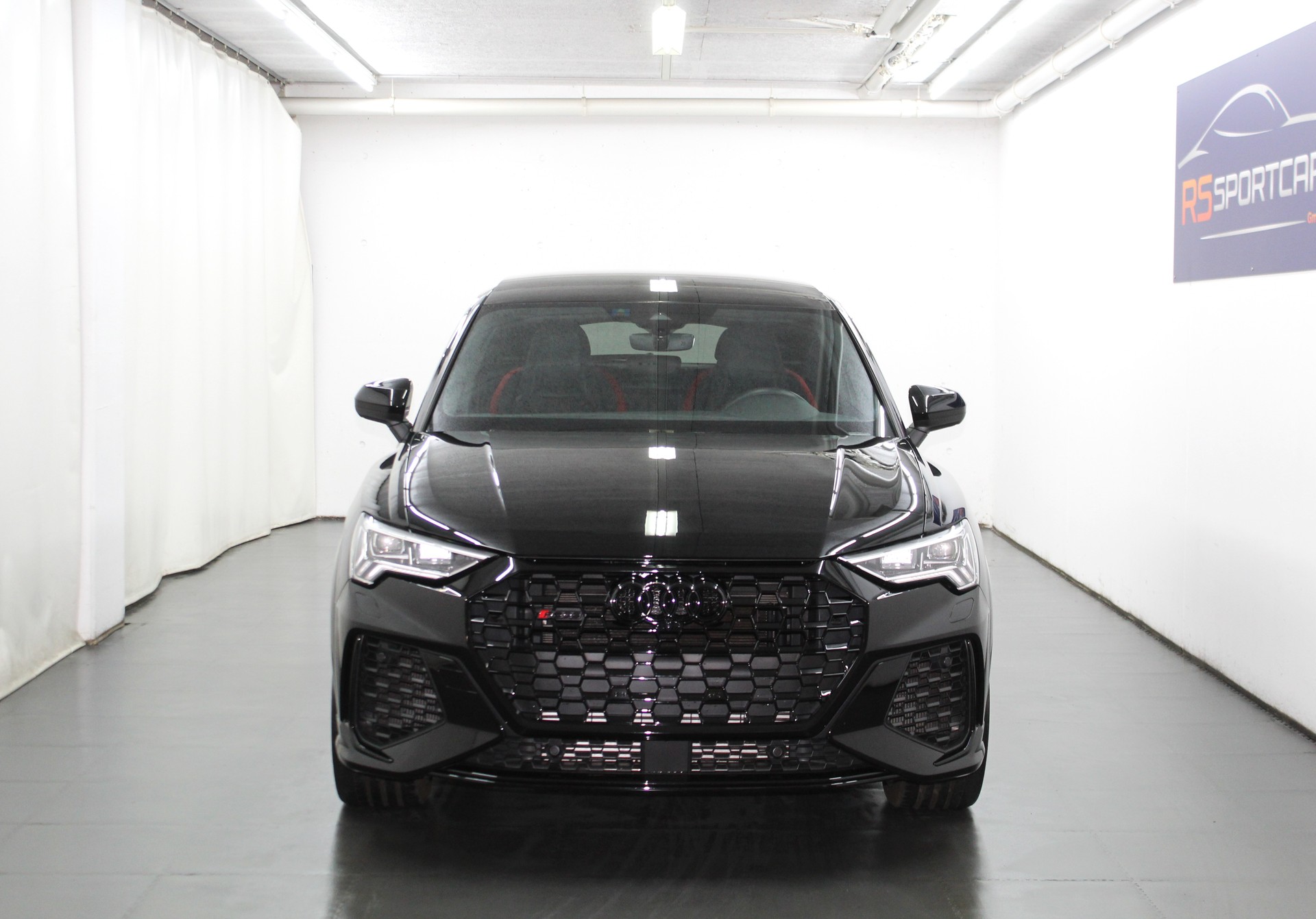 AUDI RS Q3 Sportback quattro S tronic RS-Designpaket rot / CH-Fahrzeug-showroom-element-2