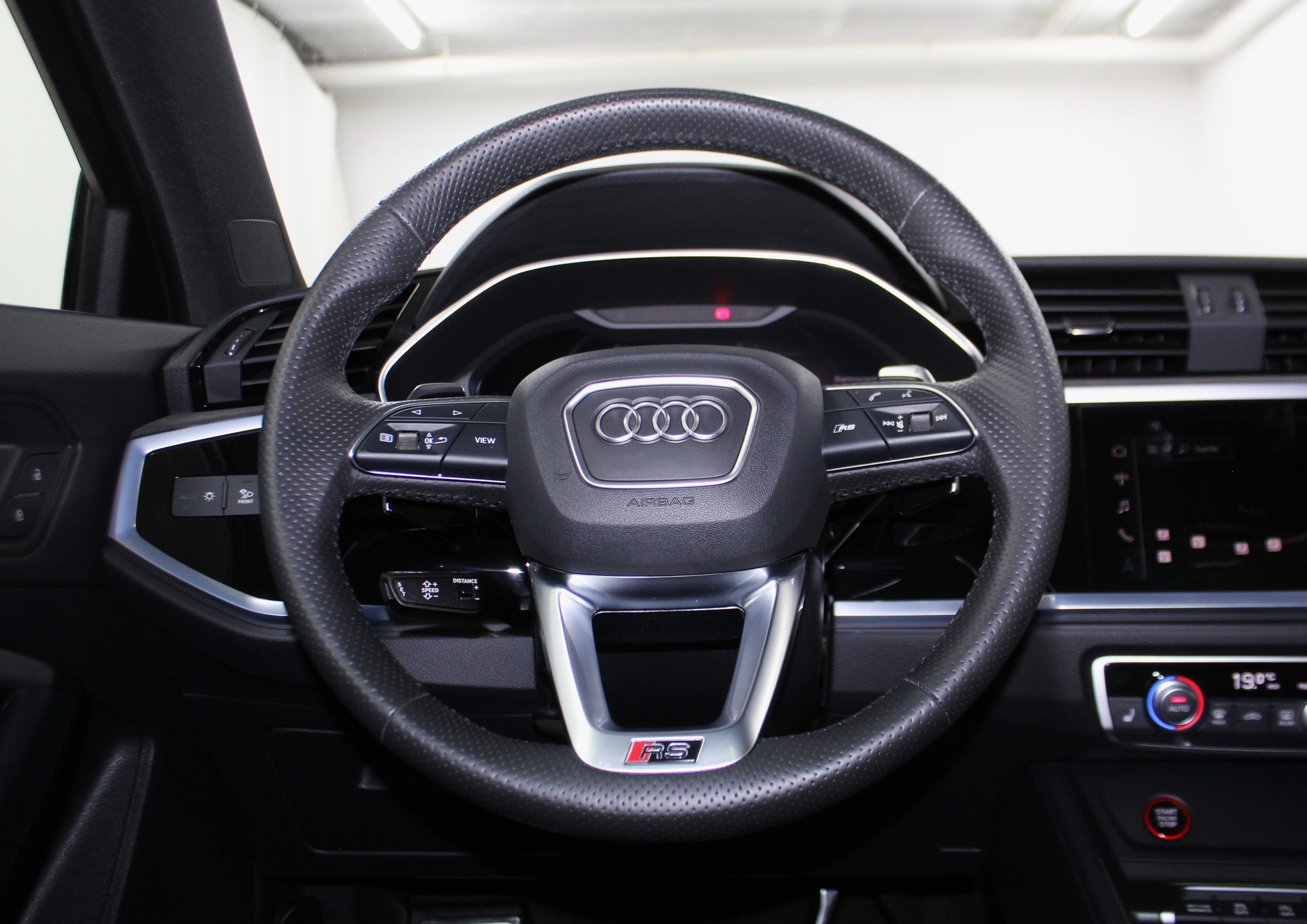 AUDI RS Q3 Sportback quattro S tronic RS-Designpaket rot / CH-Fahrzeug-image-13