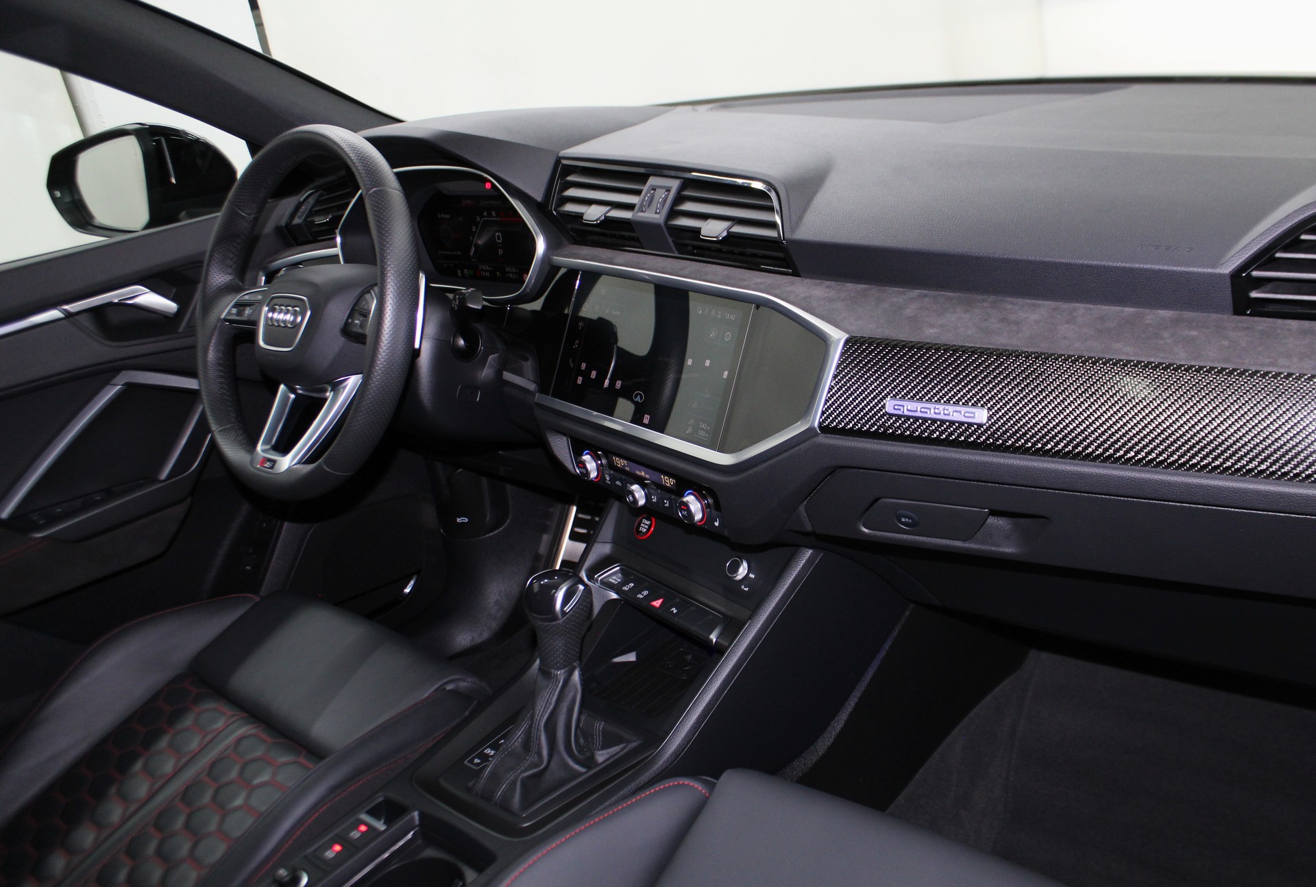 AUDI RS Q3 Sportback quattro S tronic RS-Designpaket rot / CH-Fahrzeug-image-11