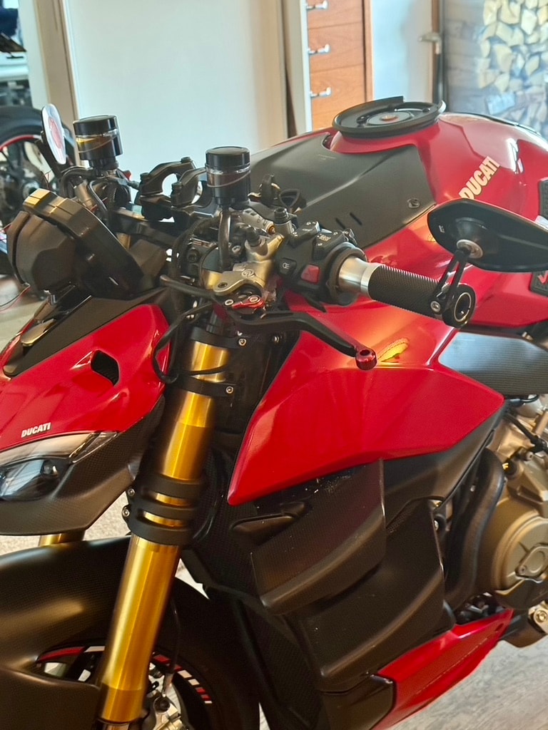 DUCATI Streetfighter V4-image-1