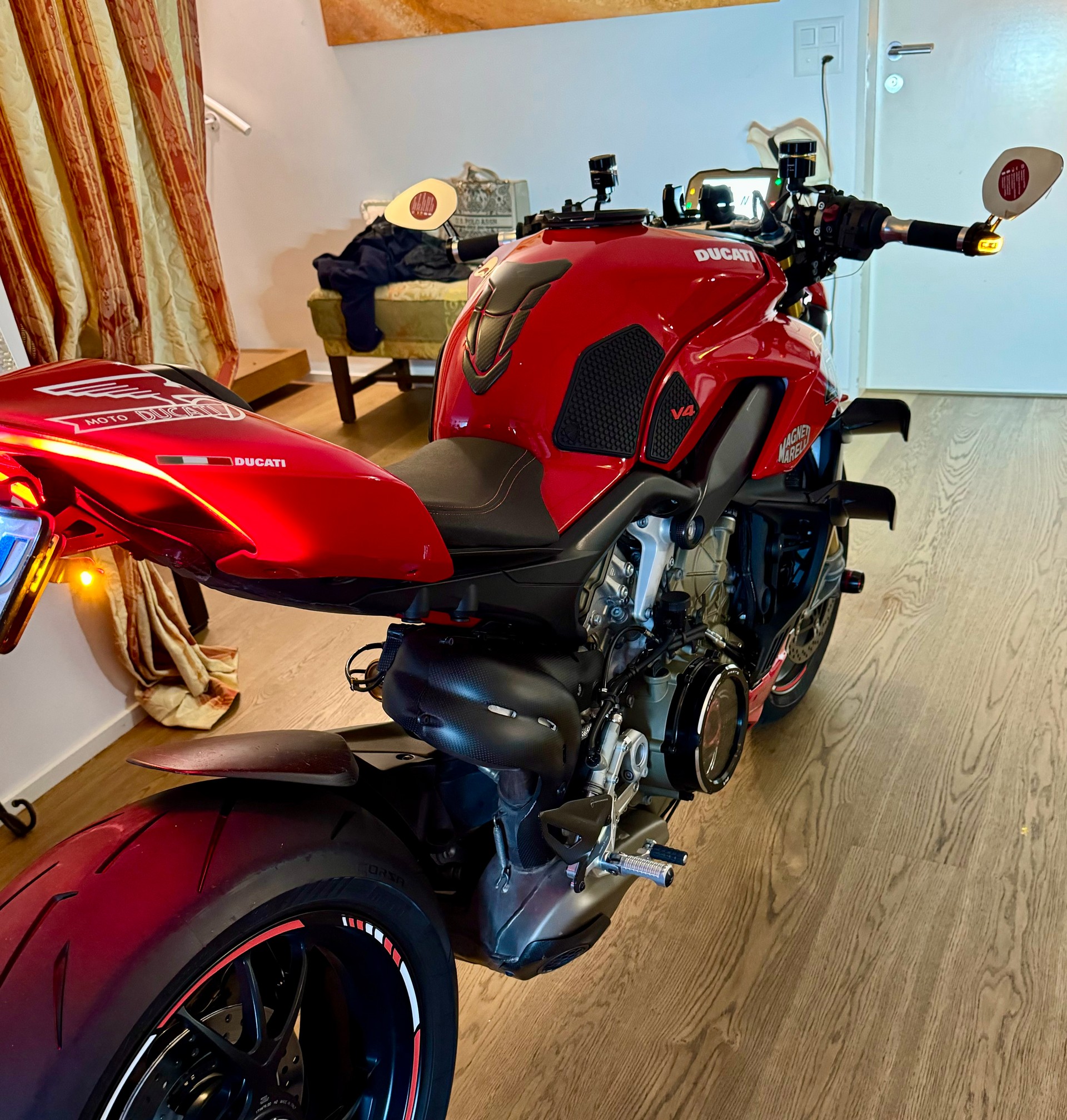 DUCATI Streetfighter V4-image-5