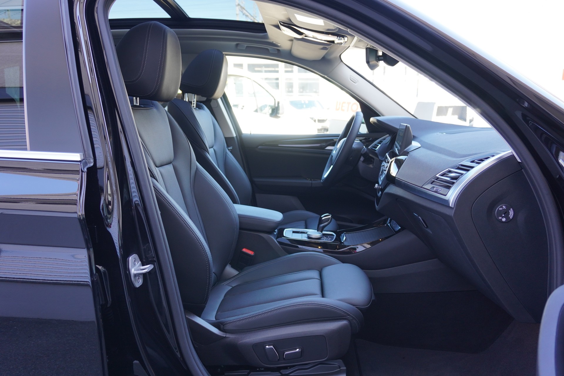 BMW X3 xDrive 20i Individual-image-12