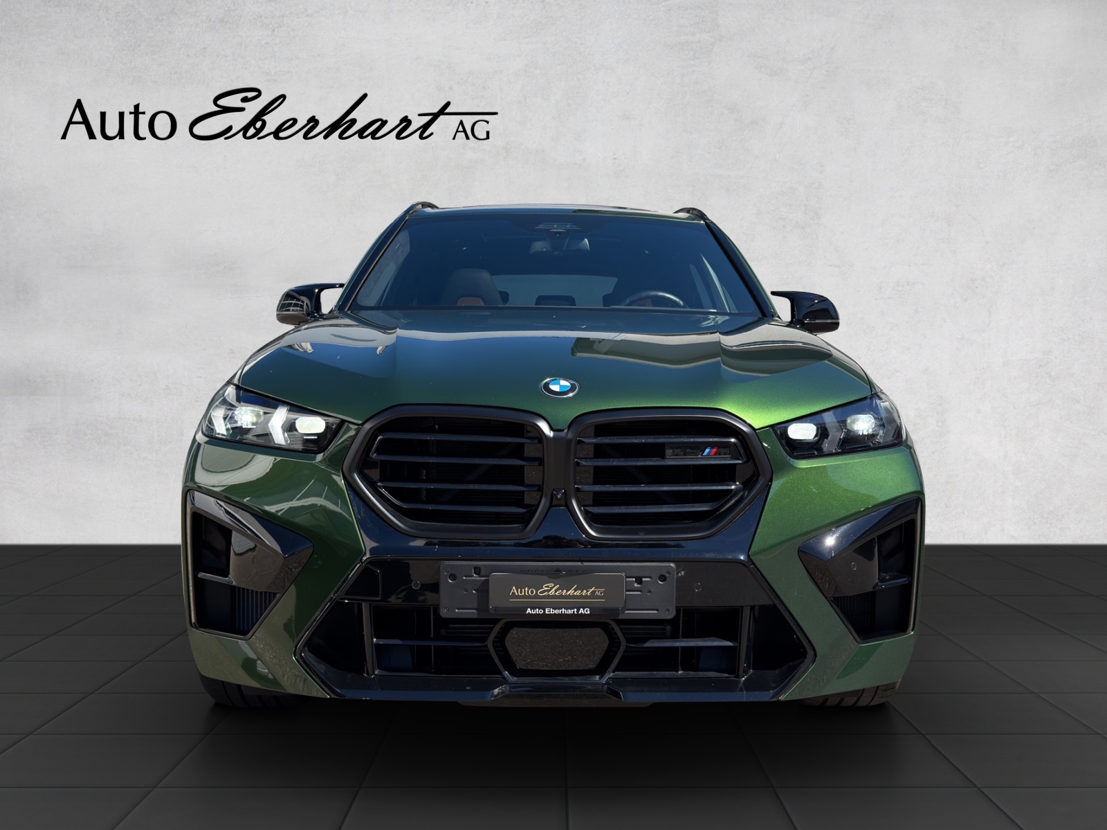 BMW X5M Competition Anglesey Green-showroom-element-3