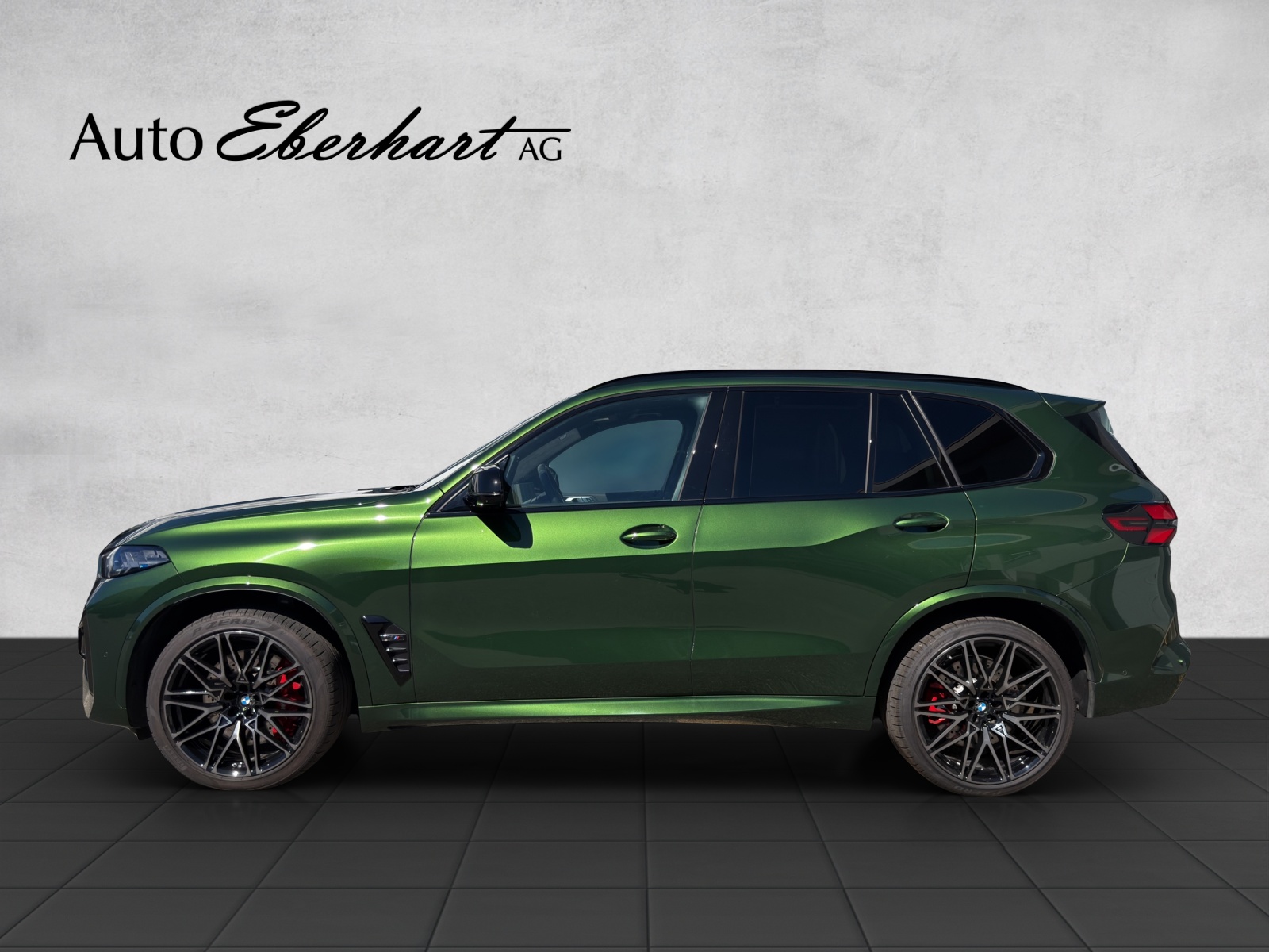 BMW X5M Competition Anglesey Green-showroom-element-2