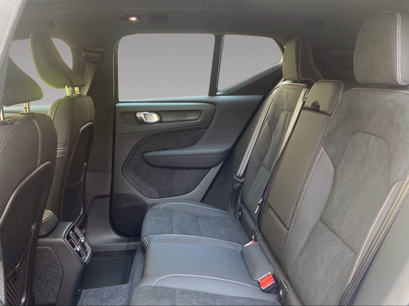 VOLVO EX40 Twin Black Edition AWD-image-19