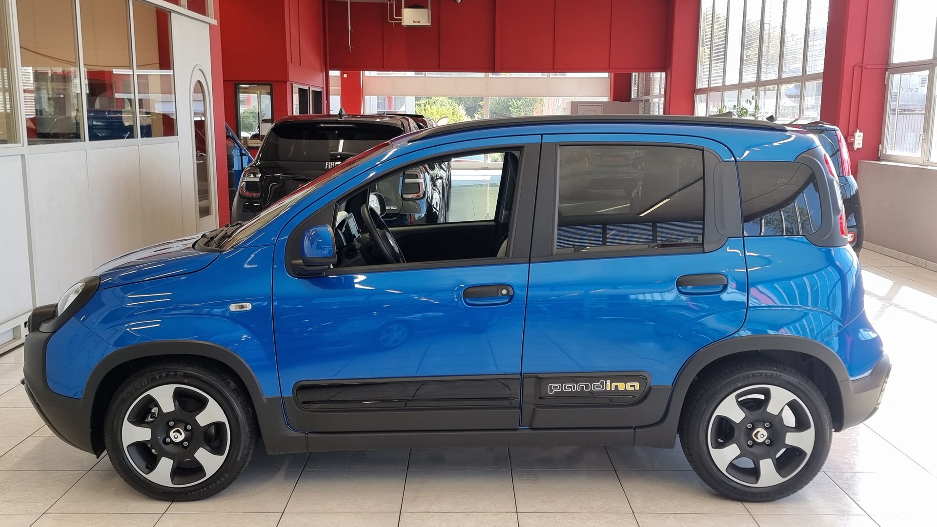 FIAT Panda 1.0 Hybrid Cross-showroom-element-2
