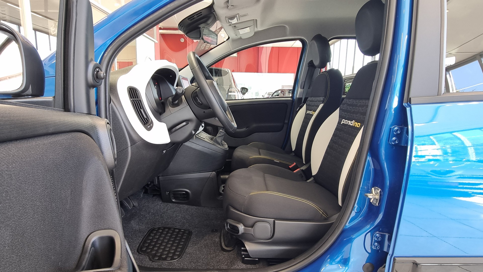 FIAT Panda 1.0 Hybrid Cross-image-19