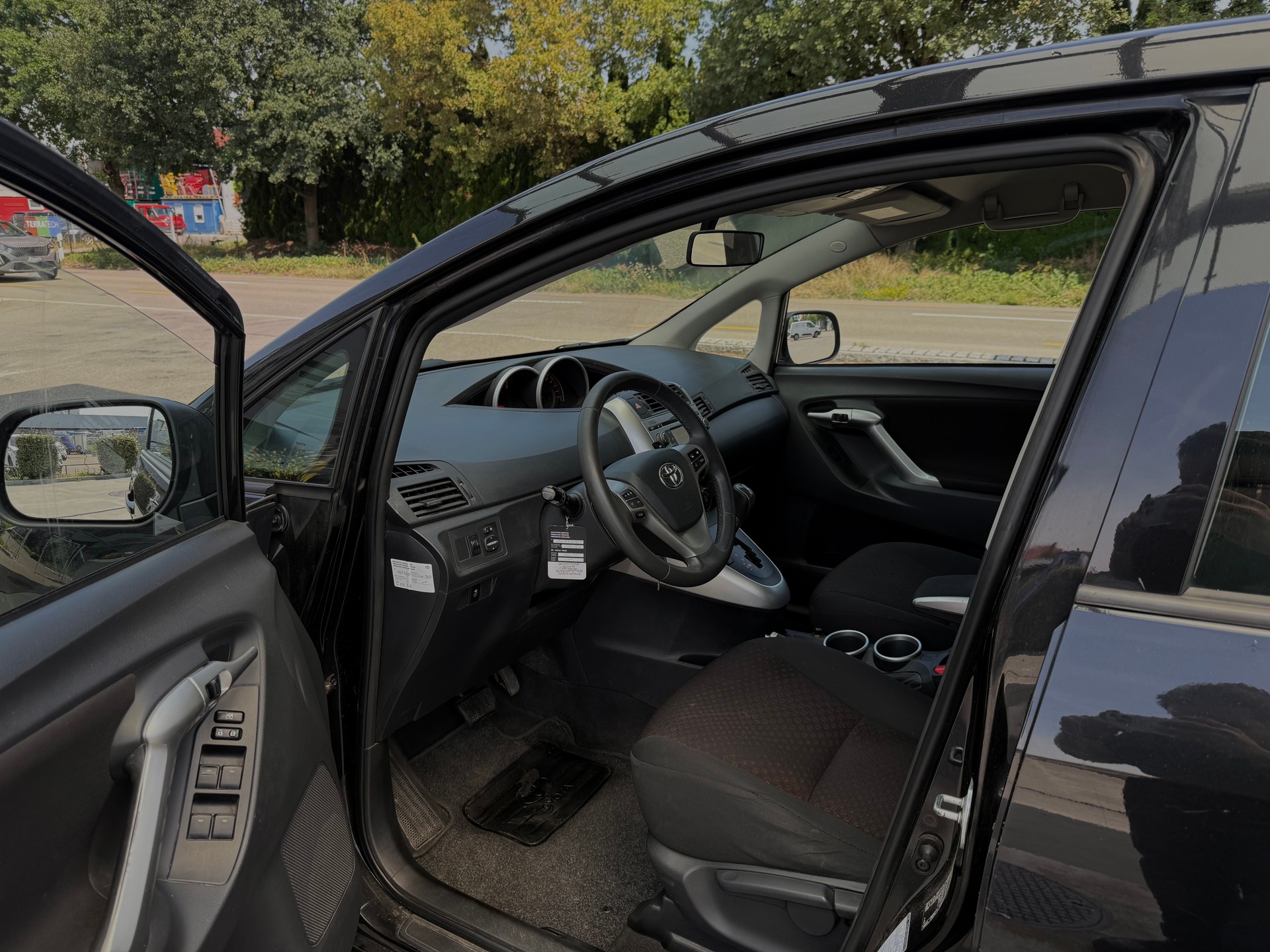 TOYOTA Verso 1.8 Linea Luna Multidrive / Frisch ab MFK / Servicegepflegt bei TOYOTA / 7 Plätzer / 8-fach bereift / Tempomat / Klima-image-9