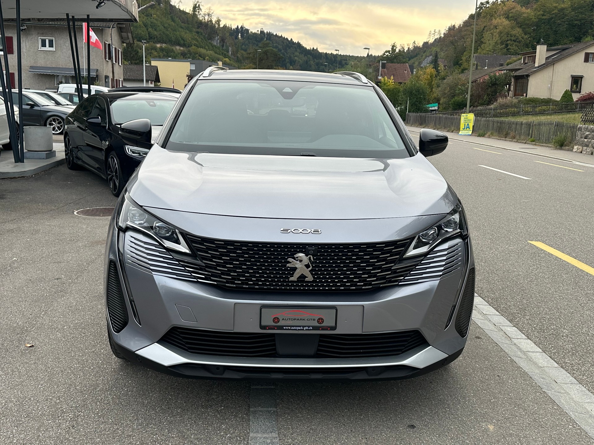 PEUGEOT 5008 1.5 BlueHDi GT EAT8-showroom-element-2