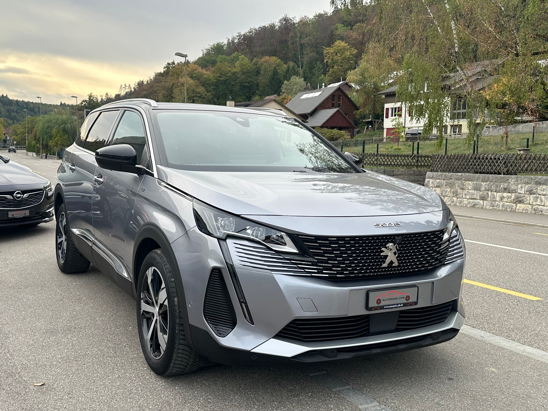 PEUGEOT 5008 1.5 BlueHDi GT EAT8-showroom-element-1