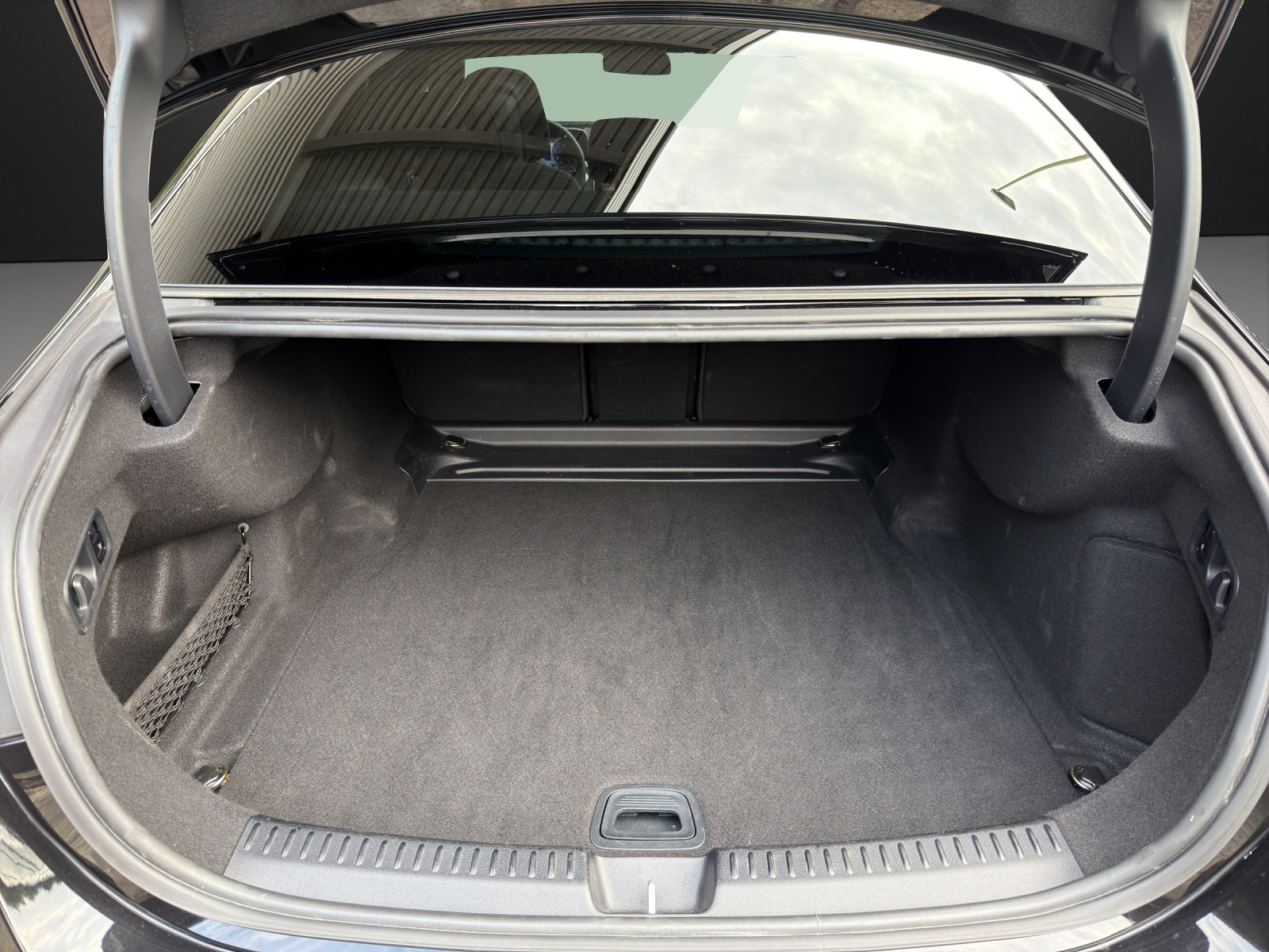 MERCEDES-BENZ E 220 d 4Matic 9G-Tronic-image-13