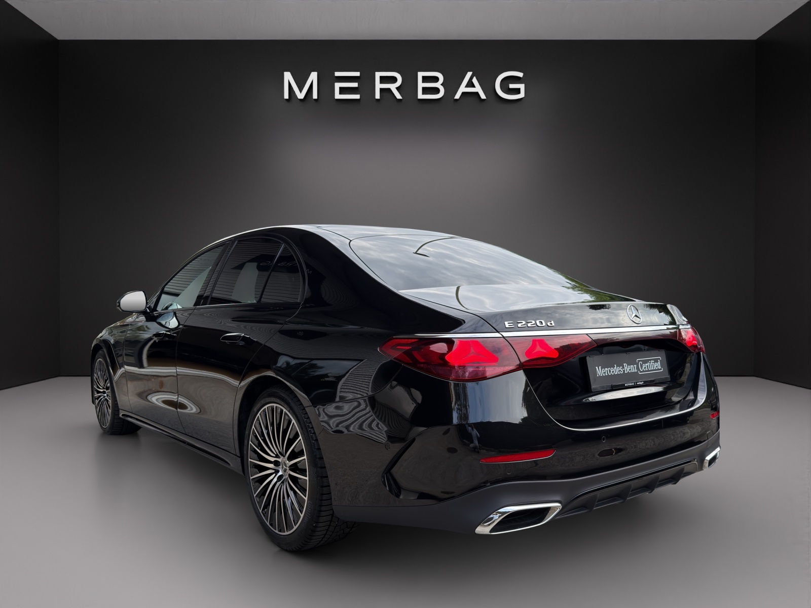 MERCEDES-BENZ E 220 d 4Matic 9G-Tronic-image-4
