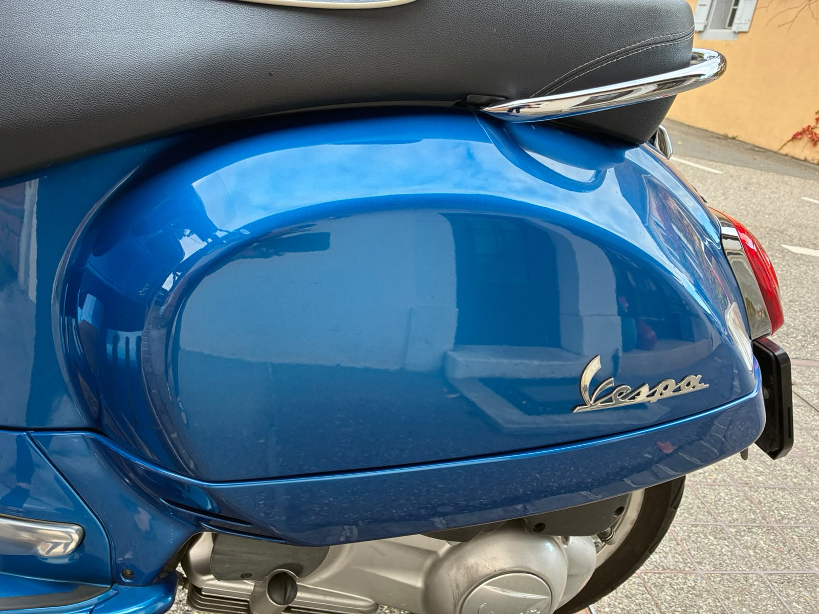 PIAGGIO Vespa GTS Super 300 i.e-image-9