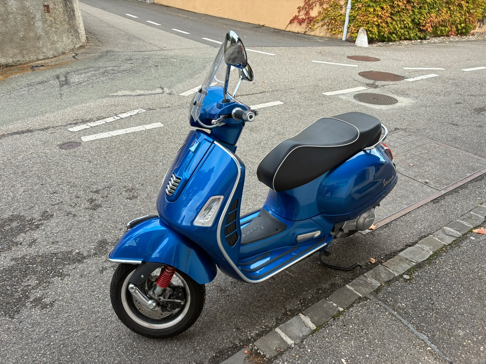 PIAGGIO Vespa GTS Super 300 i.e-image-1