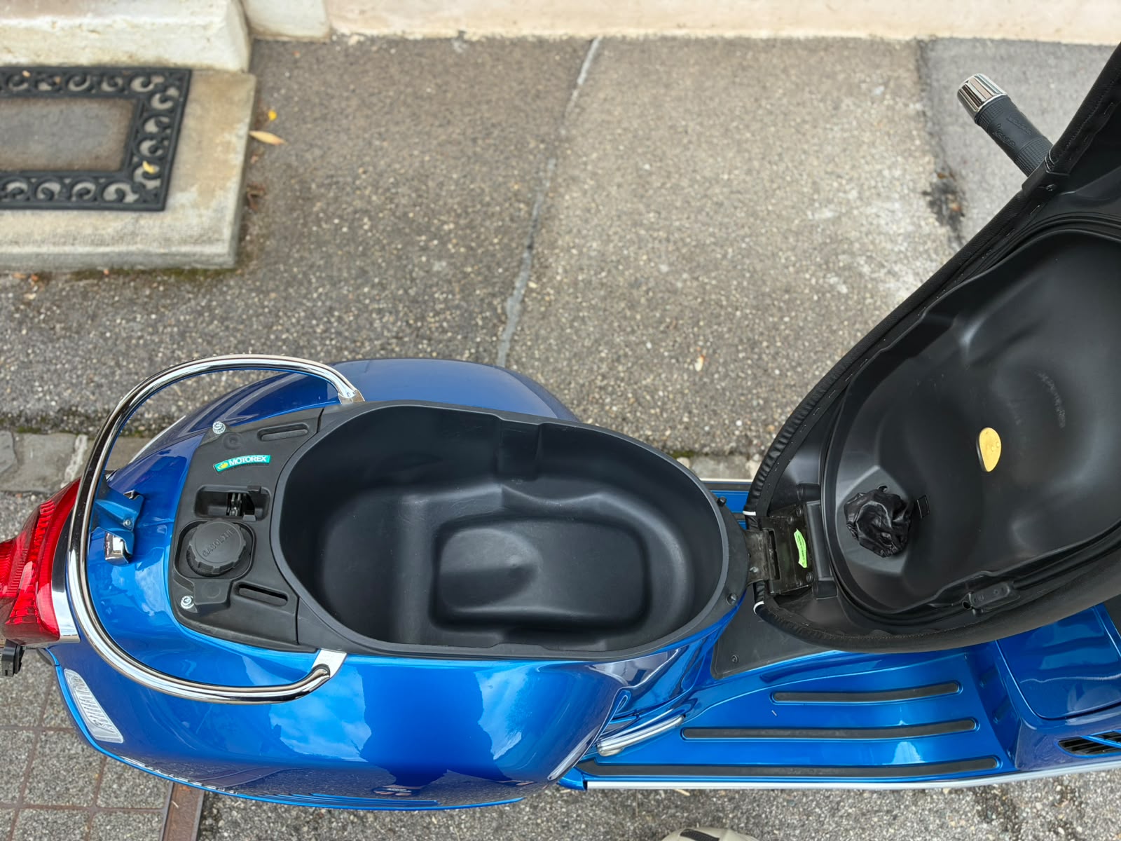 PIAGGIO Vespa GTS Super 300 i.e-image-8