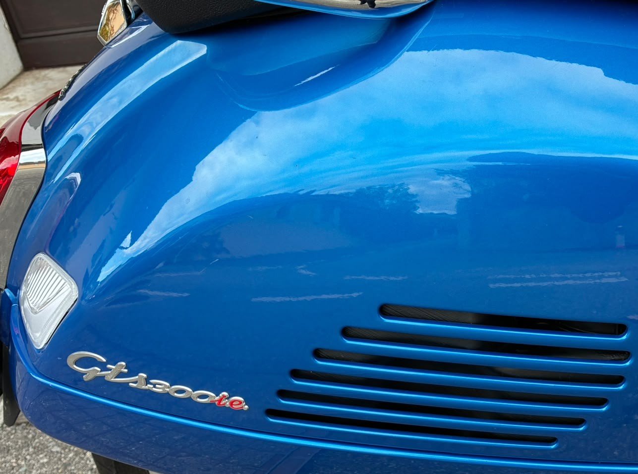 PIAGGIO Vespa GTS Super 300 i.e-image-5