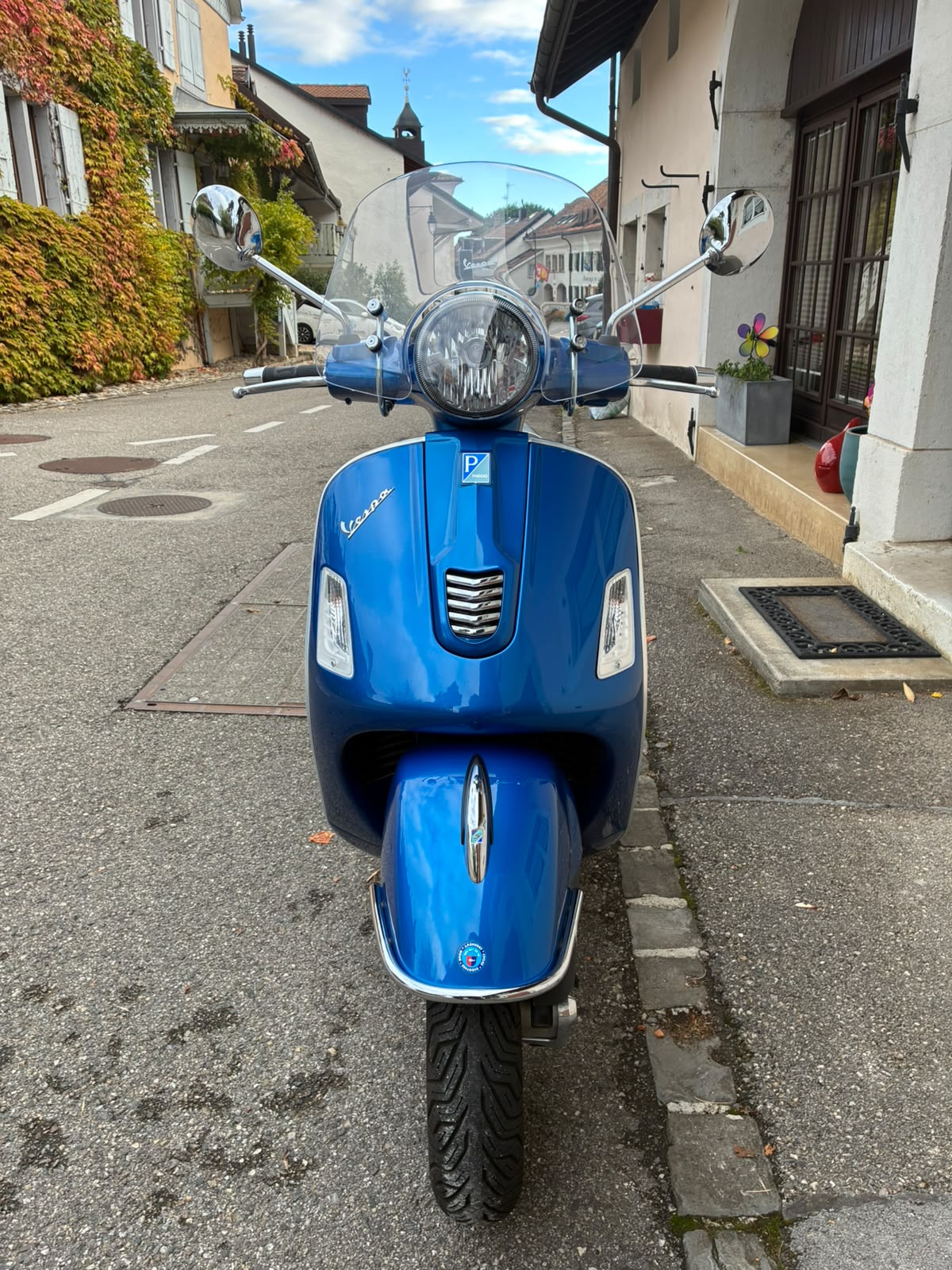 PIAGGIO Vespa GTS Super 300 i.e-image-2