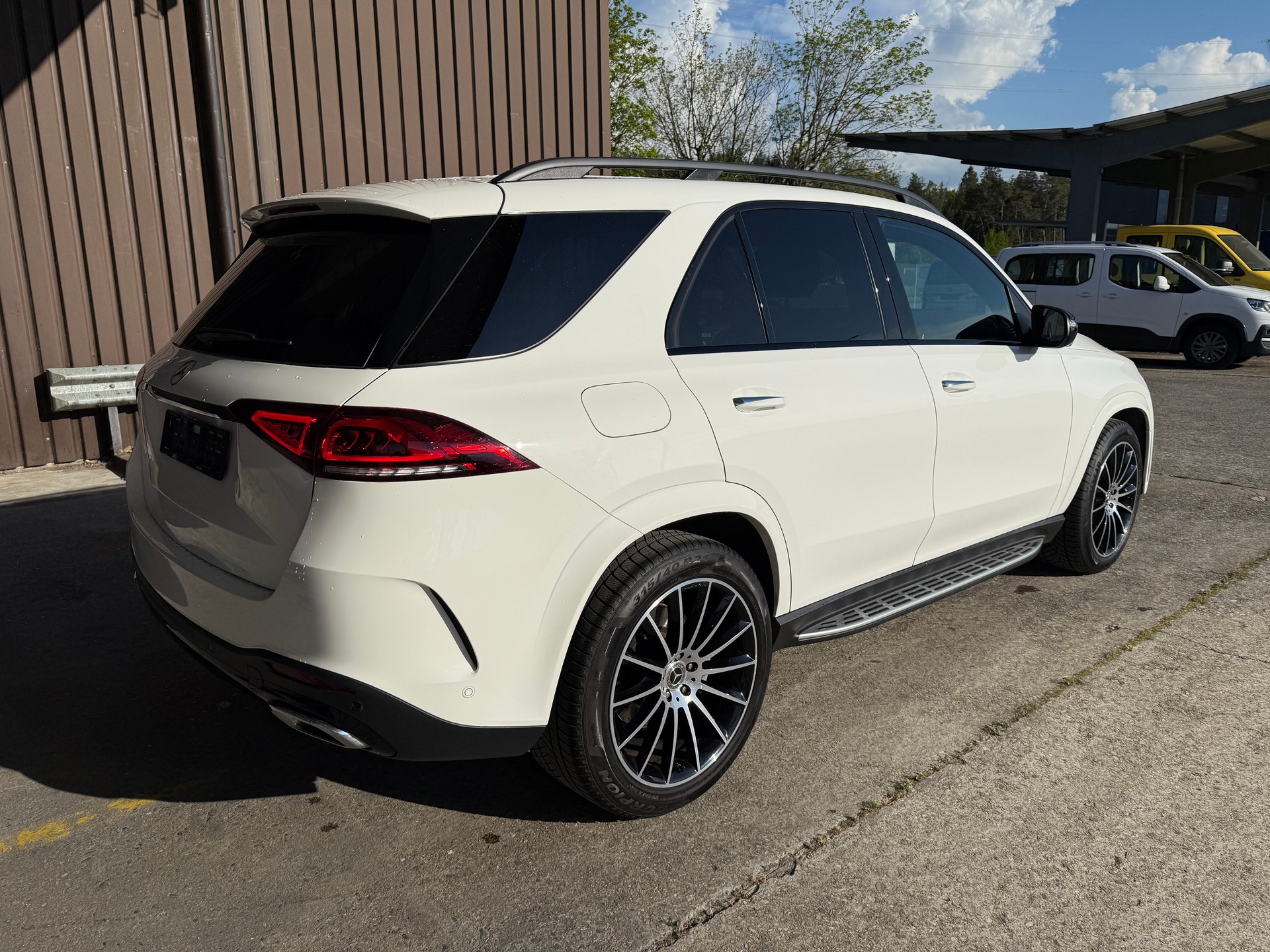 MERCEDES-BENZ GLE 300 d 4Matic AMG Line 9G-Tronic-image-2
