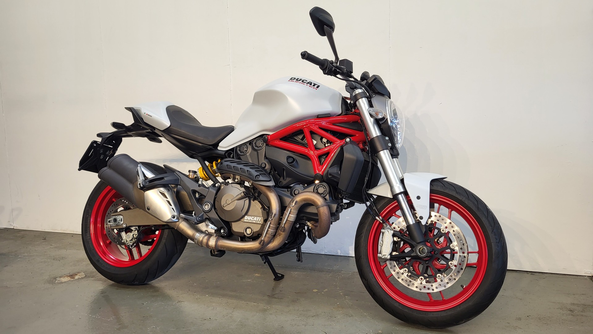 DUCATI Monster 821-image-2