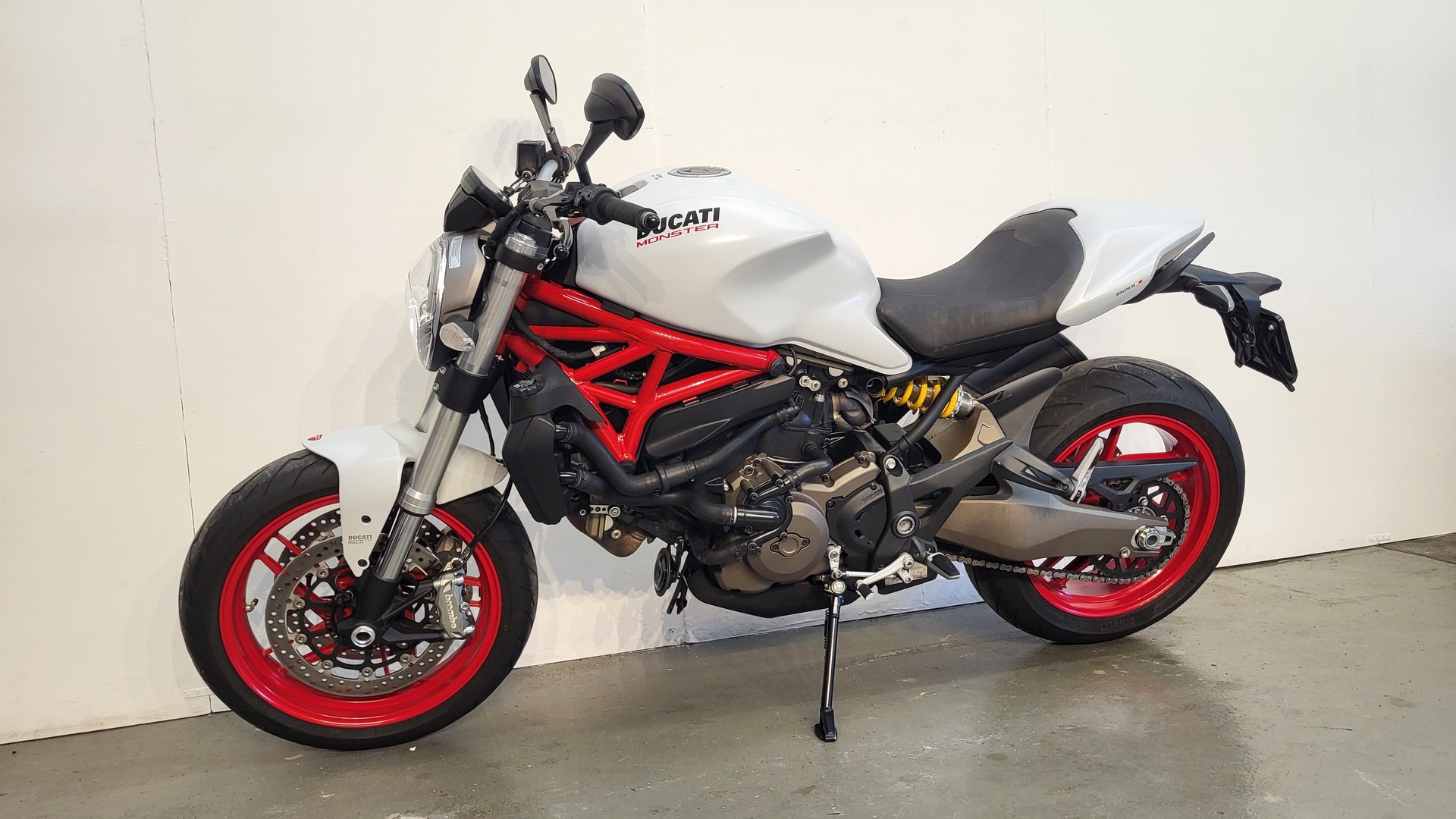 DUCATI Monster 821-image-3