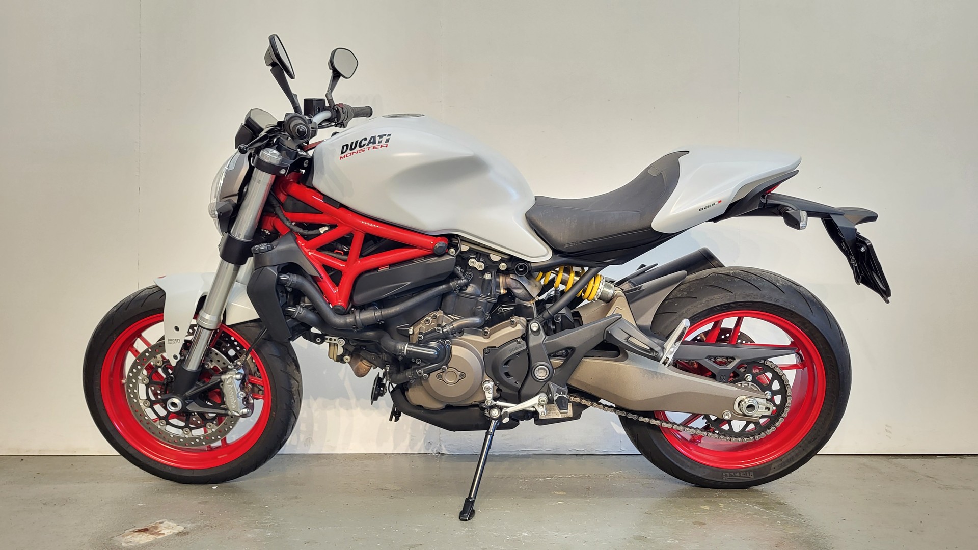 DUCATI Monster 821-image-1