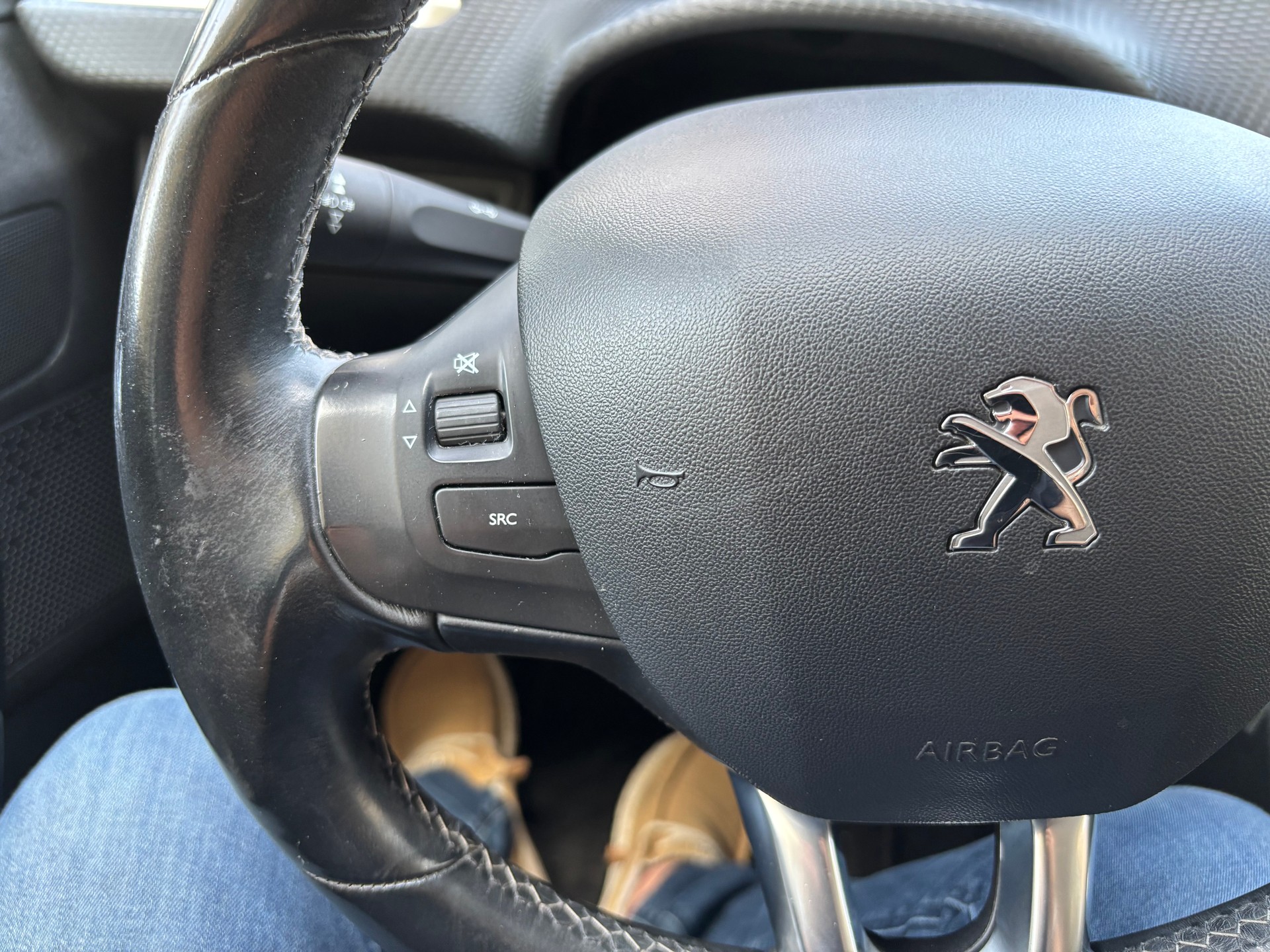 PEUGEOT 208 1.2 PureTech Active-image-27