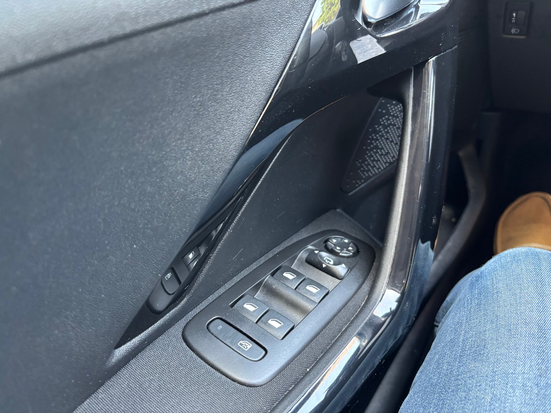 PEUGEOT 208 1.2 PureTech Active-image-15