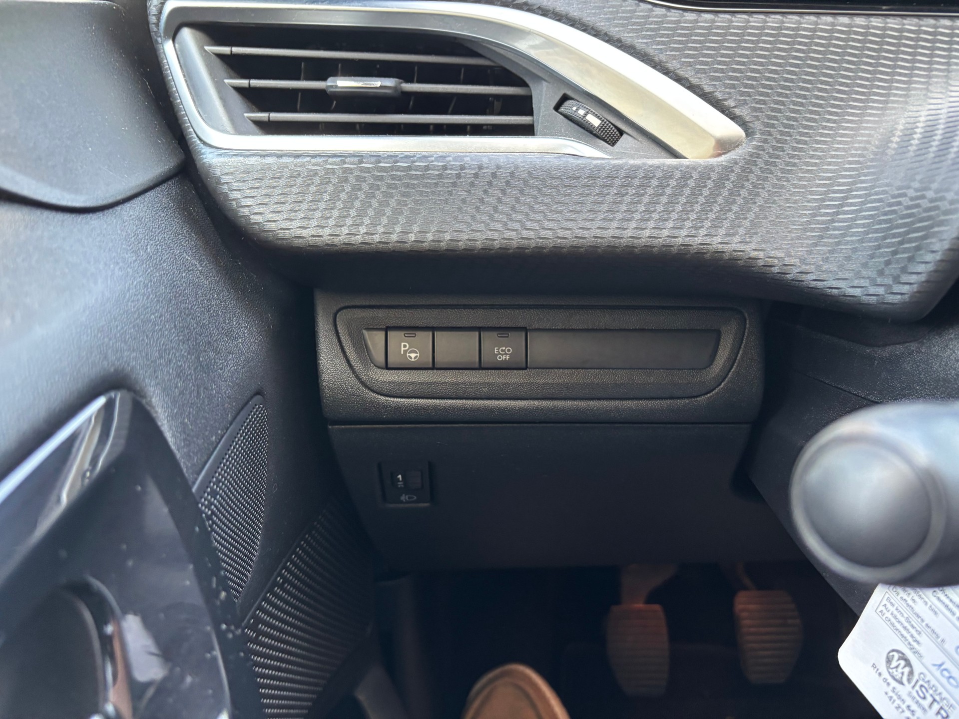 PEUGEOT 208 1.2 PureTech Active-image-16