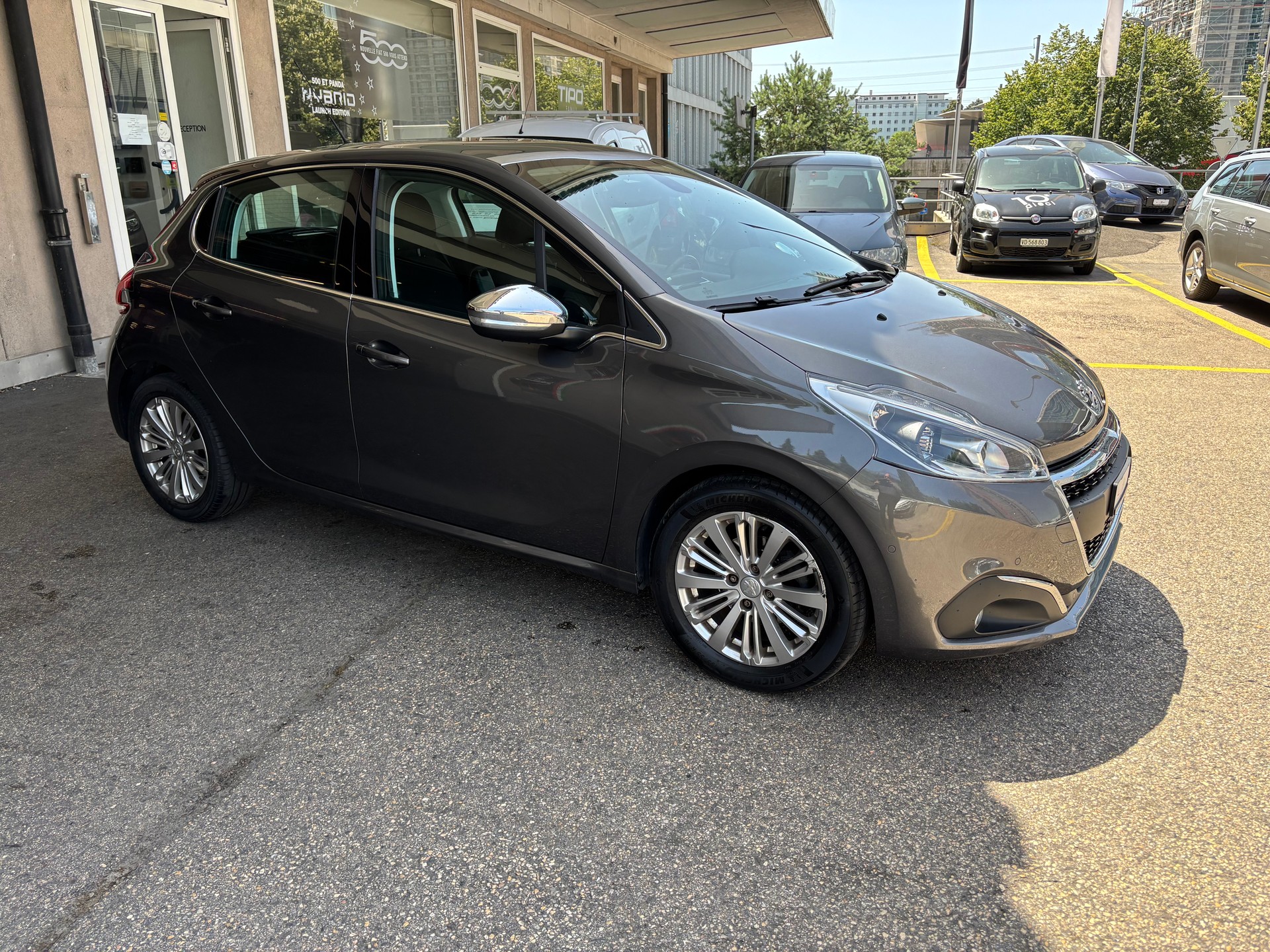 PEUGEOT 208 1.2 PureTech Active-image-1