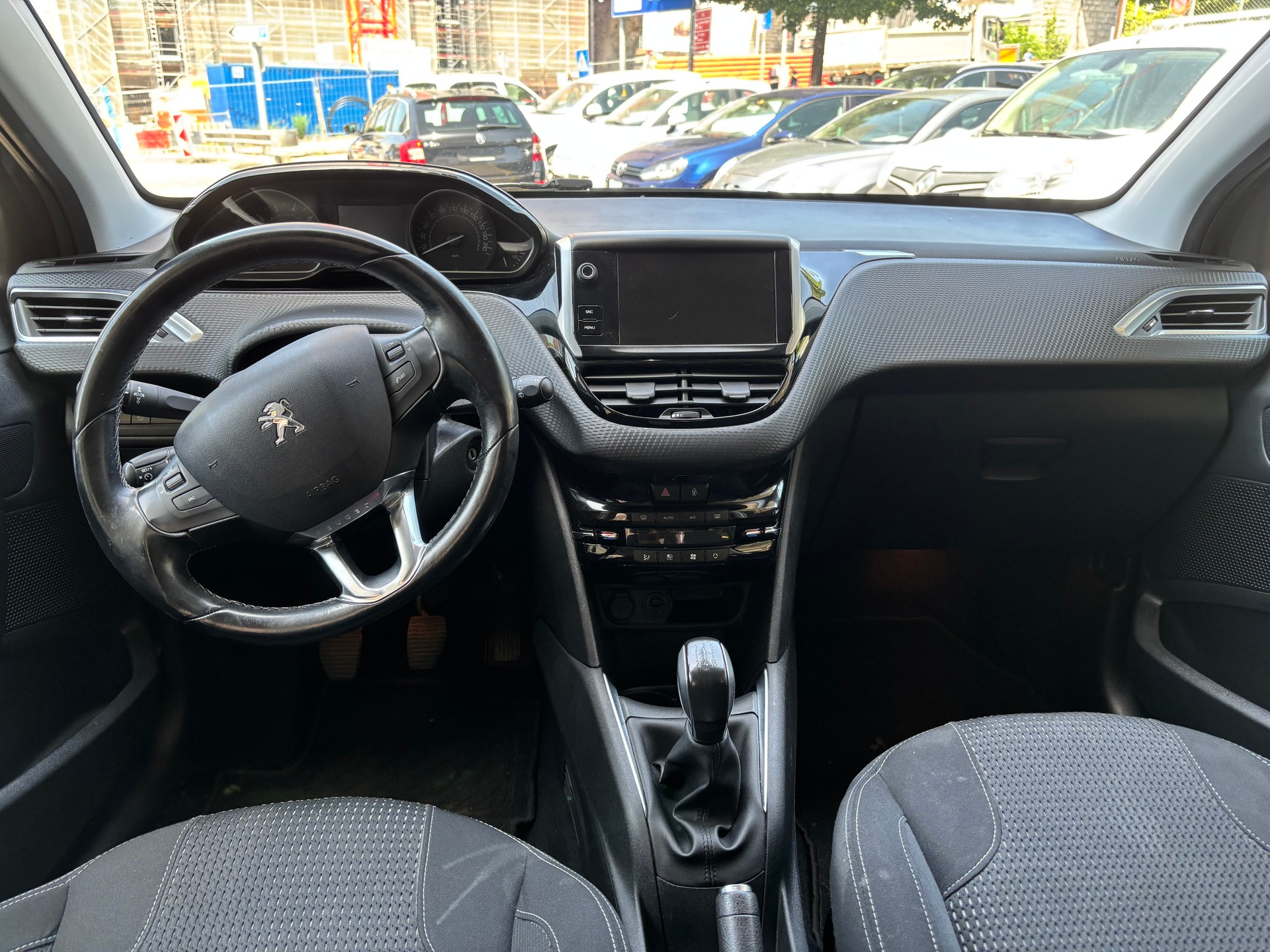 PEUGEOT 208 1.2 PureTech Active-image-12