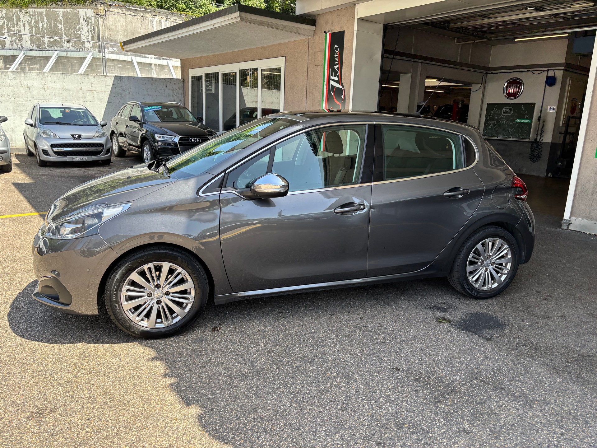 PEUGEOT 208 1.2 PureTech Active-image-5
