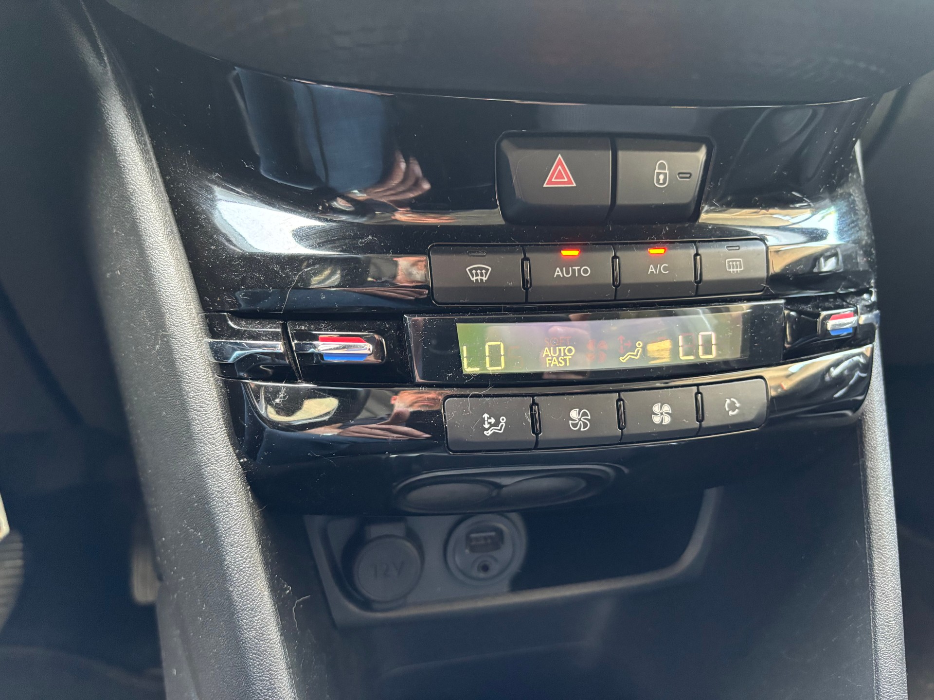 PEUGEOT 208 1.2 PureTech Active-image-25