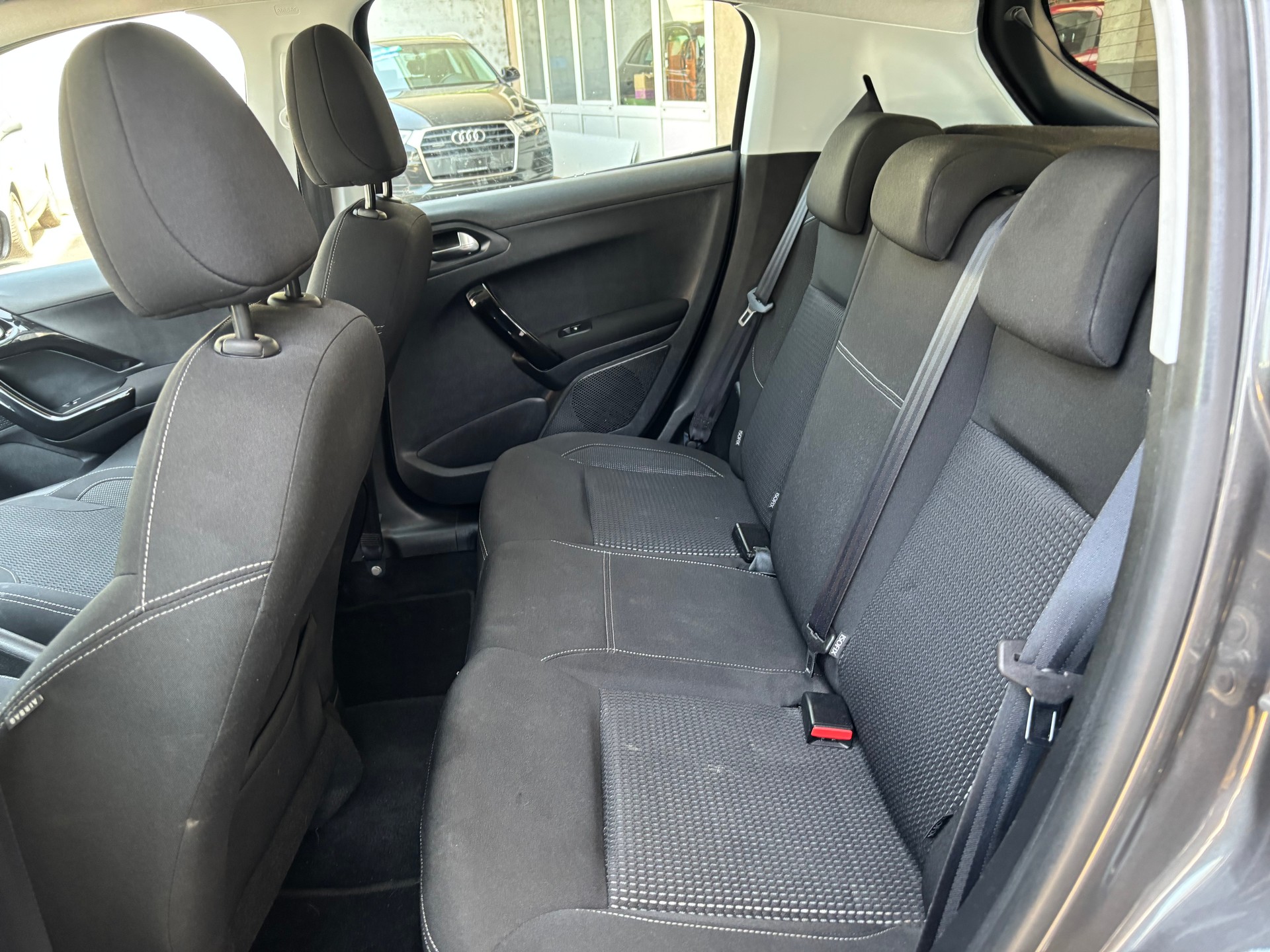 PEUGEOT 208 1.2 PureTech Active-image-11