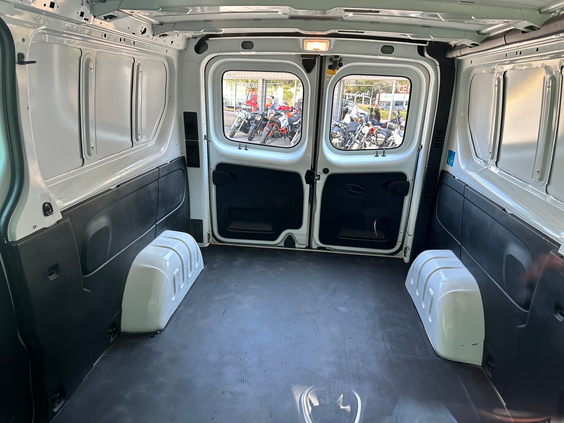 NISSAN NV300 dCi 120 2.9 L2H1 Pro-image-28