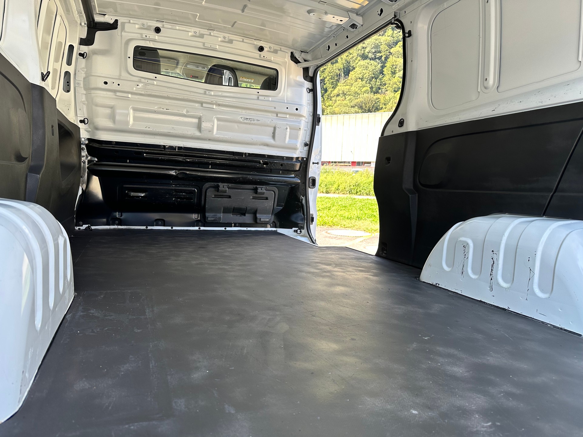 NISSAN NV300 dCi 120 2.9 L2H1 Pro-image-9