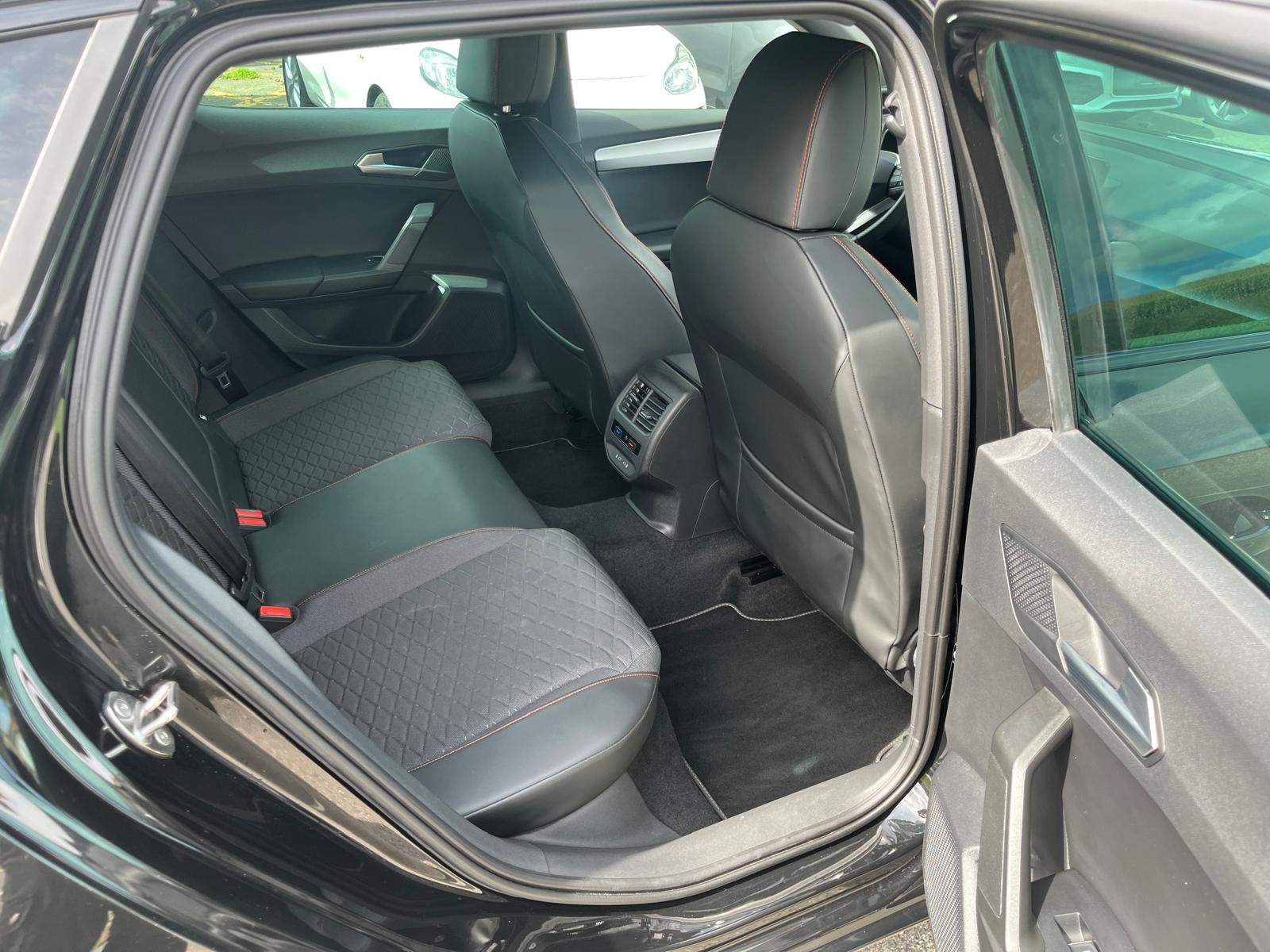 SEAT Leon 1.5 eTSI mHEV DSG FR-image-17