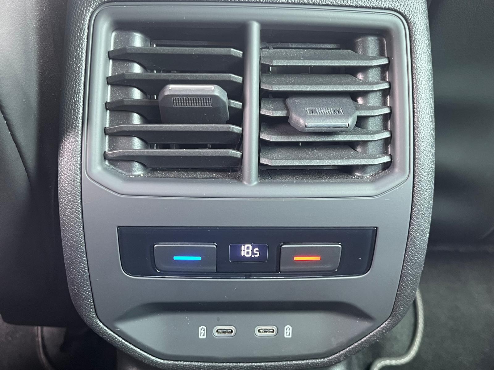 SEAT Leon 1.5 eTSI mHEV DSG FR-image-16