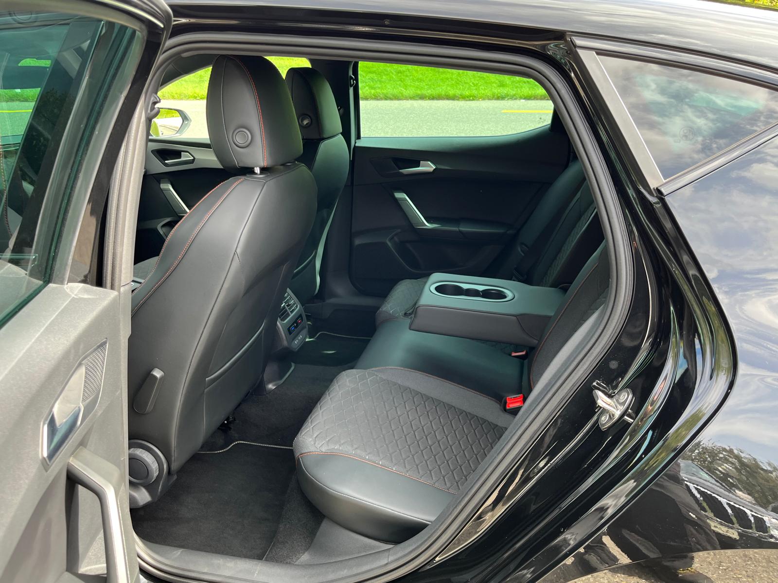 SEAT Leon 1.5 eTSI mHEV DSG FR-image-15