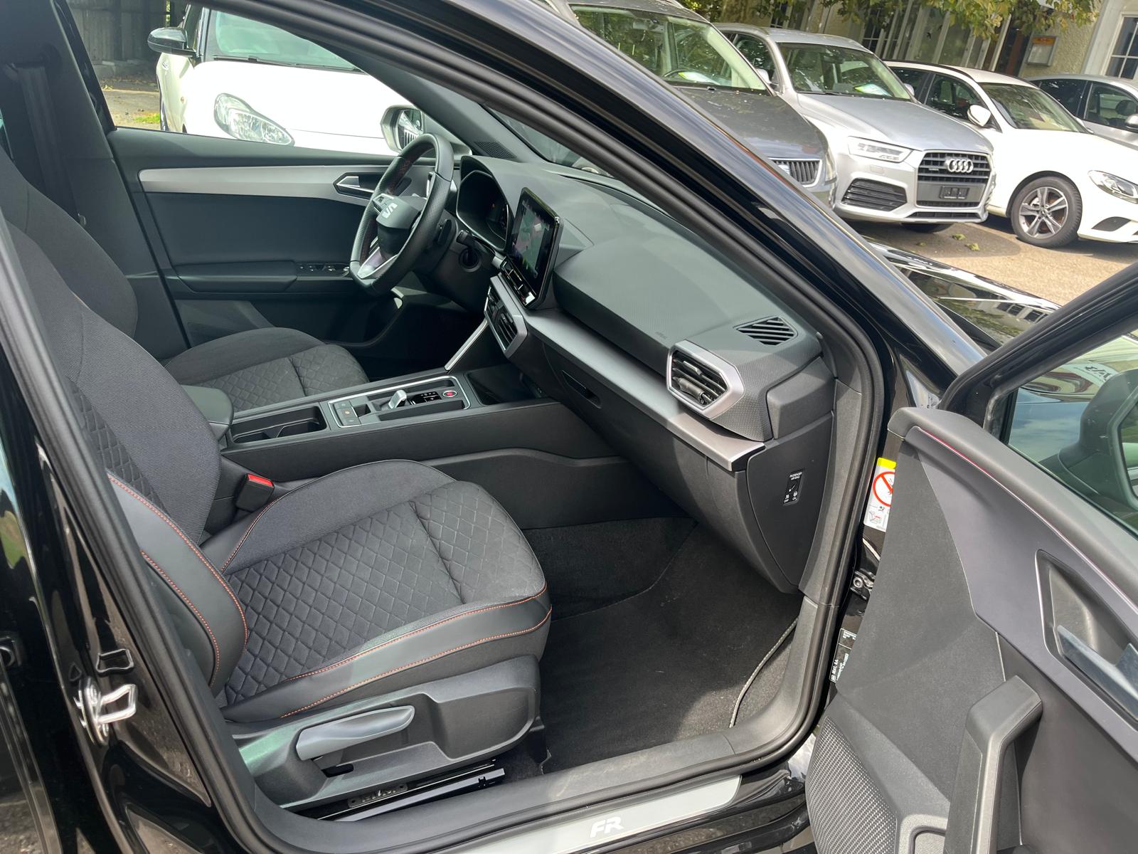 SEAT Leon 1.5 eTSI mHEV DSG FR-image-18