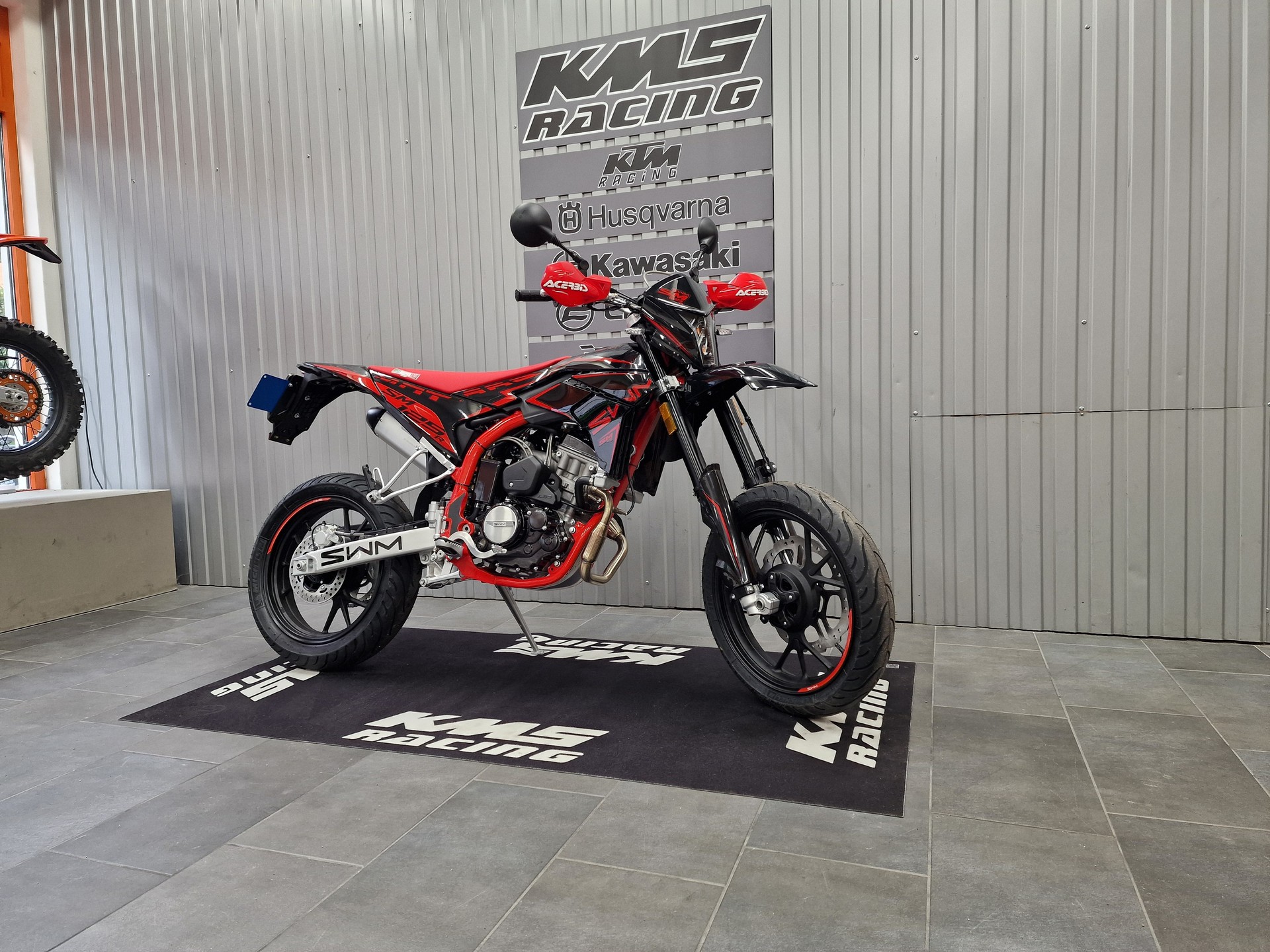 SWM SM 125 R-showroom-element-1