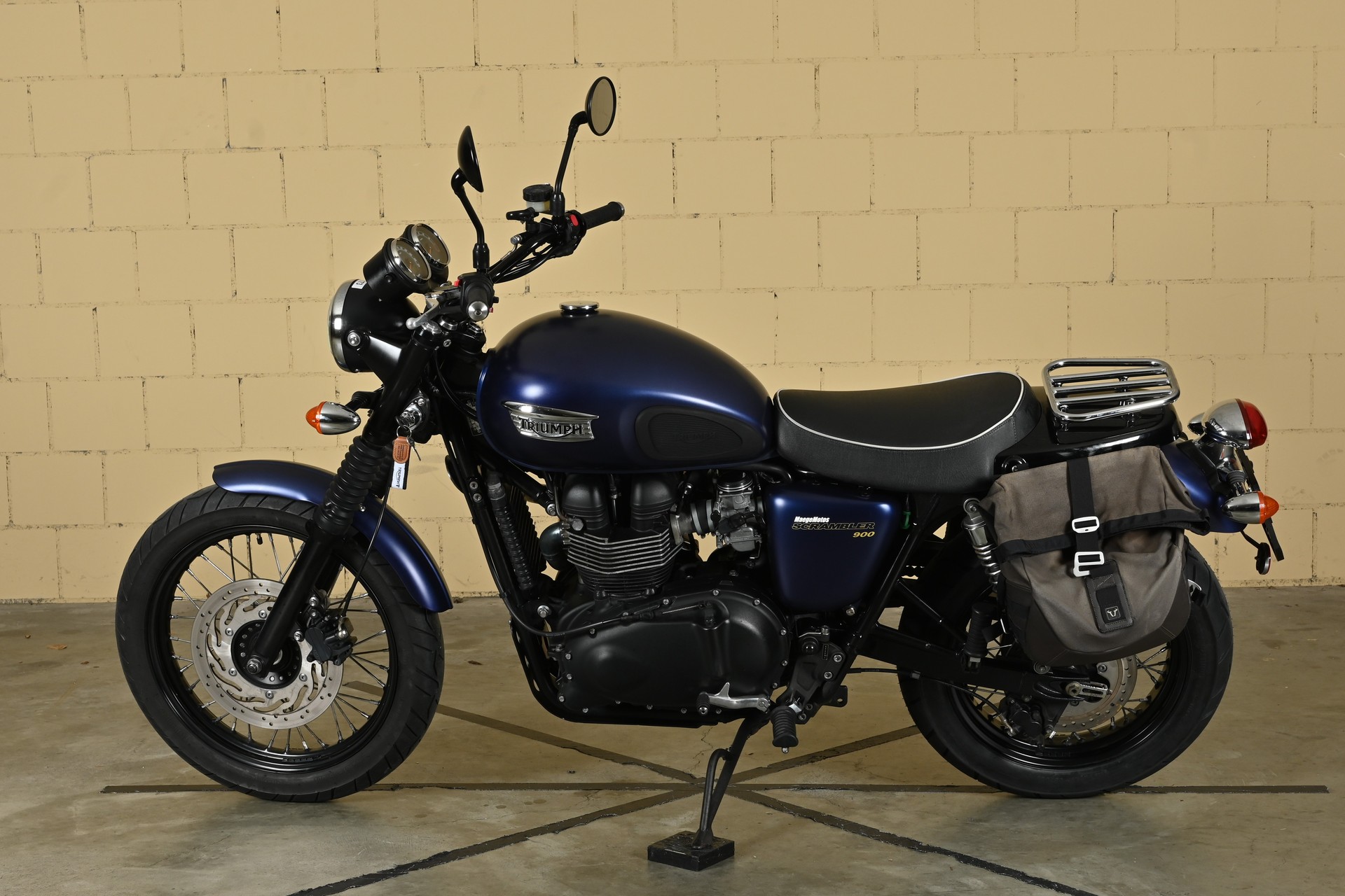 TRIUMPH Scrambler 900-showroom-element-2