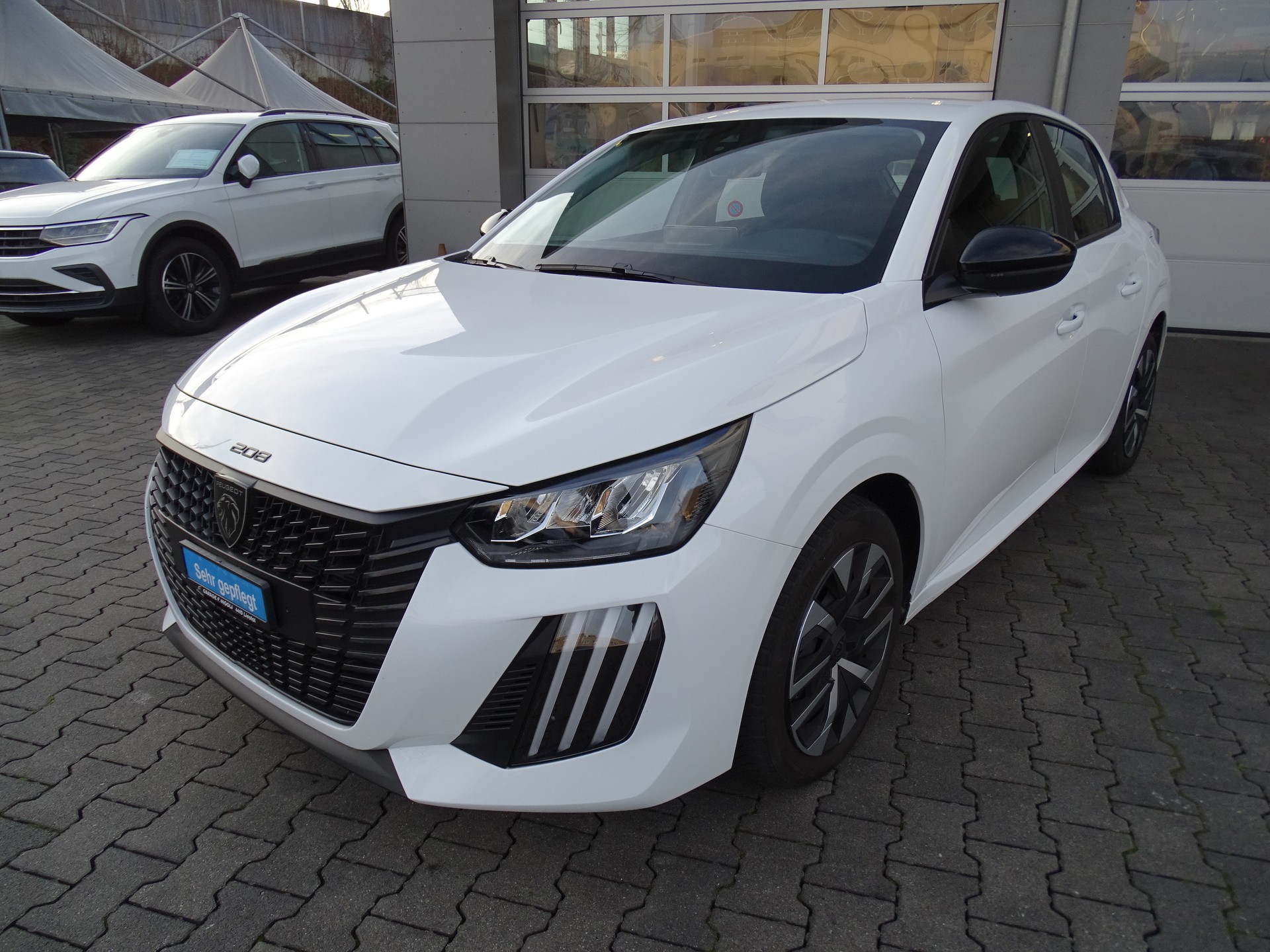 PEUGEOT 208 1.2 PureTech Active EAT8-image-17