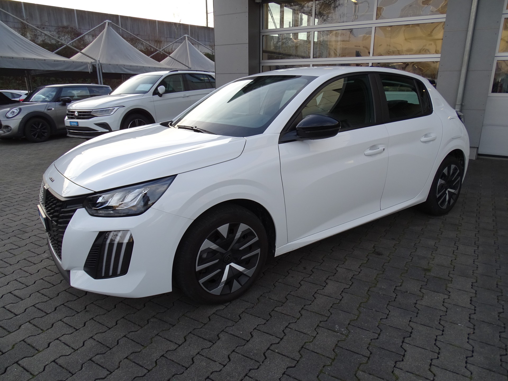 PEUGEOT 208 1.2 PureTech Active EAT8-image-16