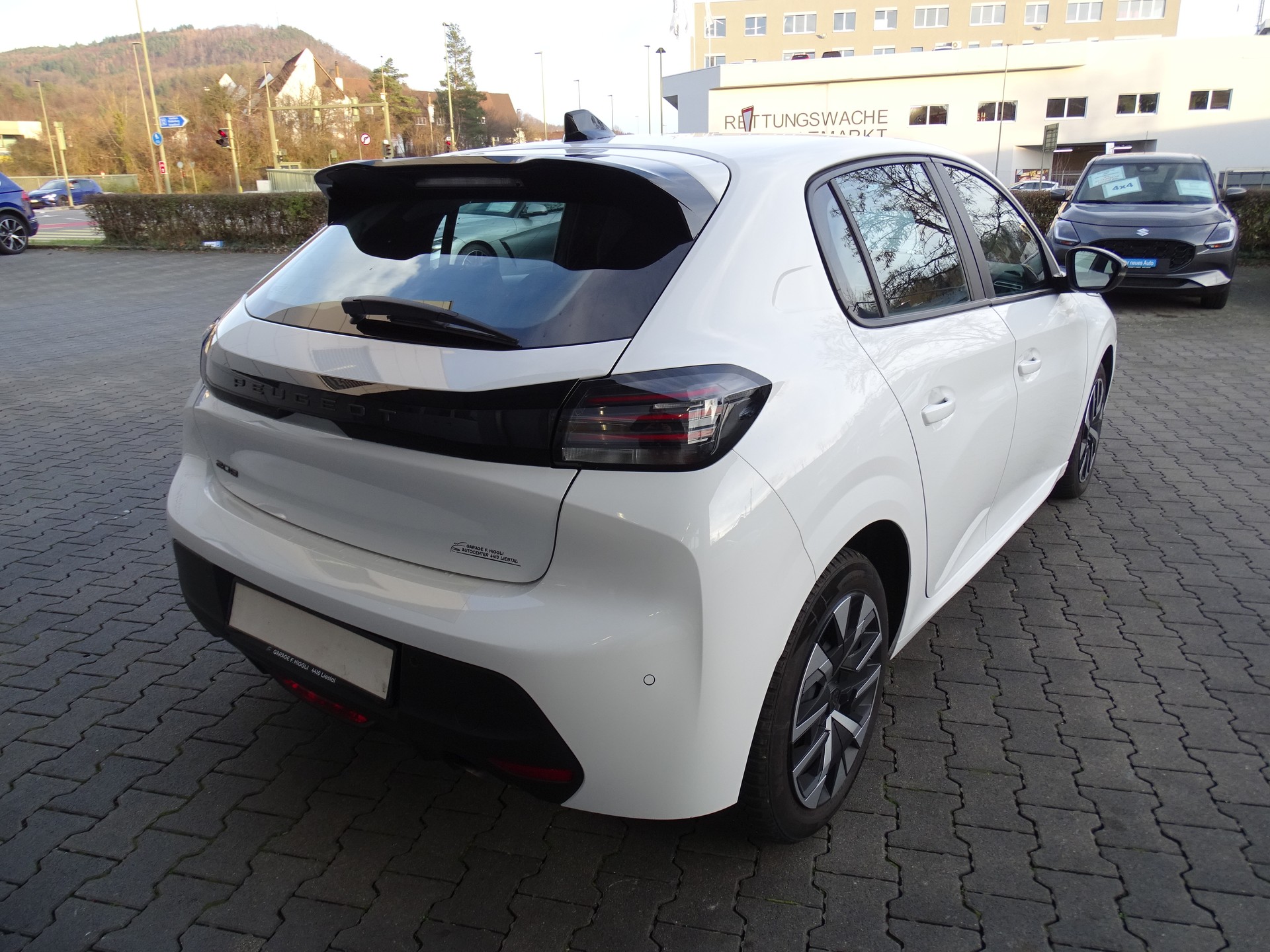 PEUGEOT 208 1.2 PureTech Active EAT8-image-7