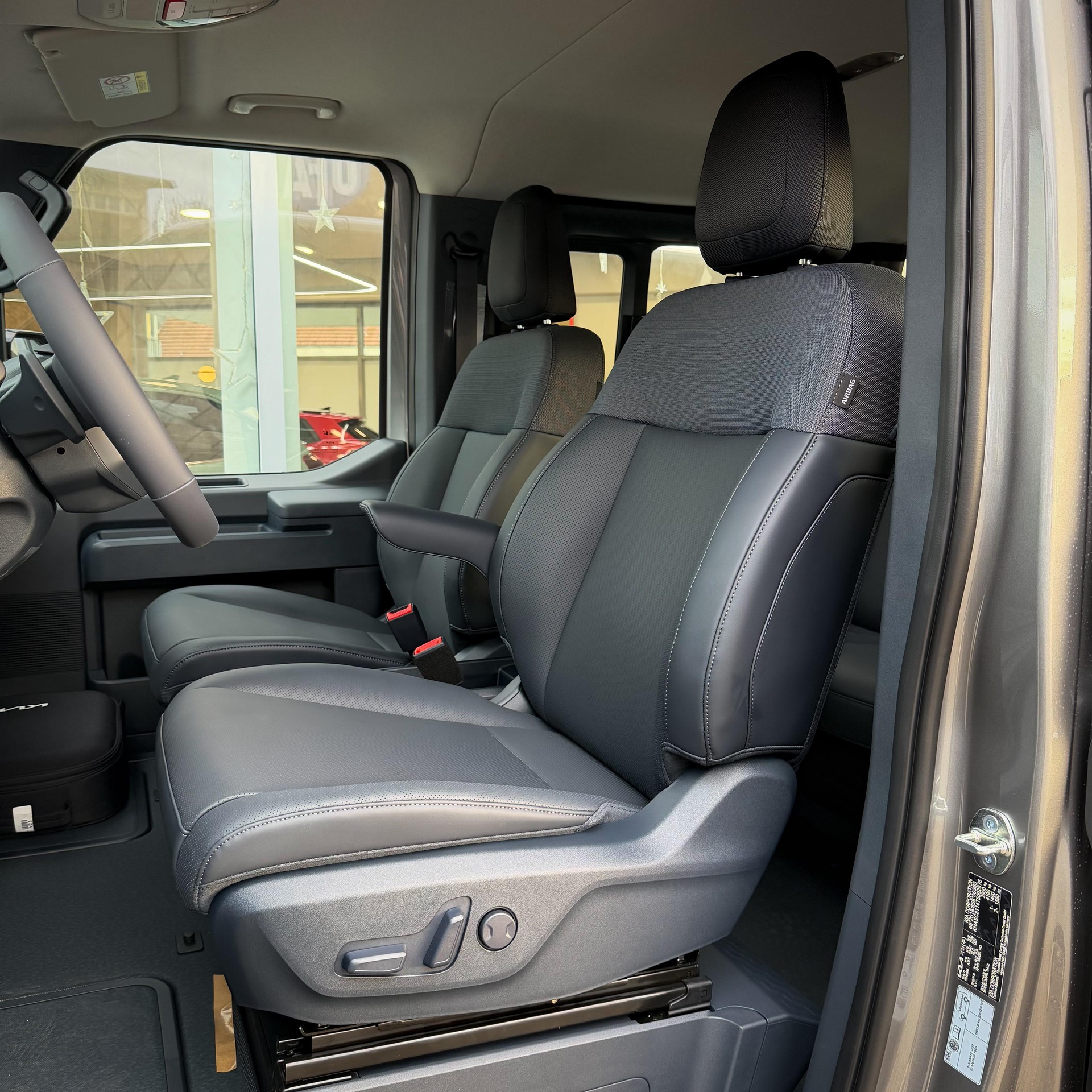 KIA PV5 Passenger 71.2 kWh Elite-image-12