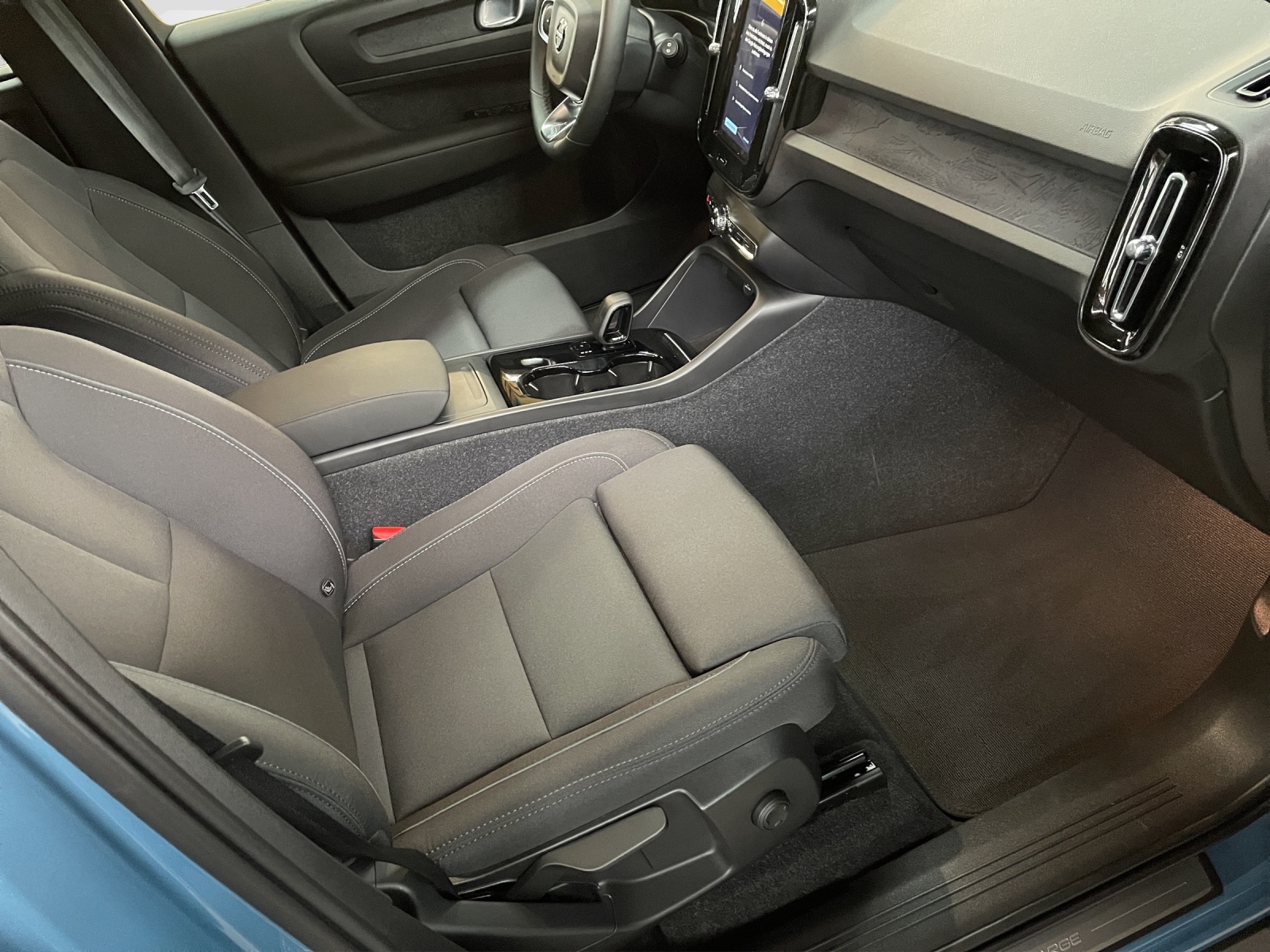 VOLVO XC40 E80 Twin Plus AWD-image-8