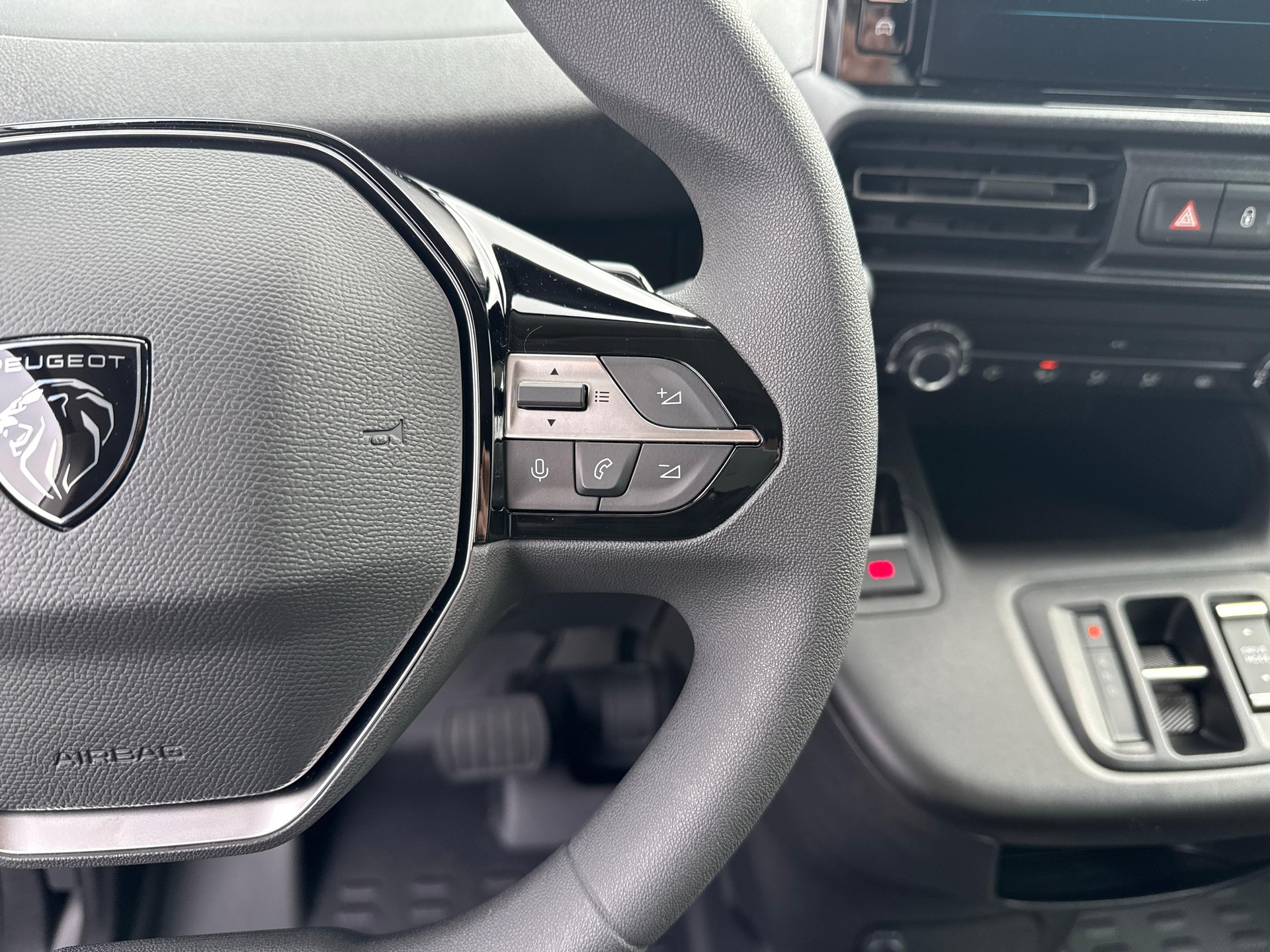 PEUGEOT e-Partner Kaw. 800 Standard 50 kWh-image-15
